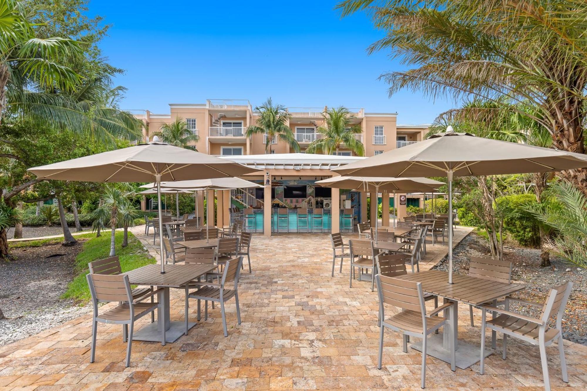 Beachside & Residences 4*