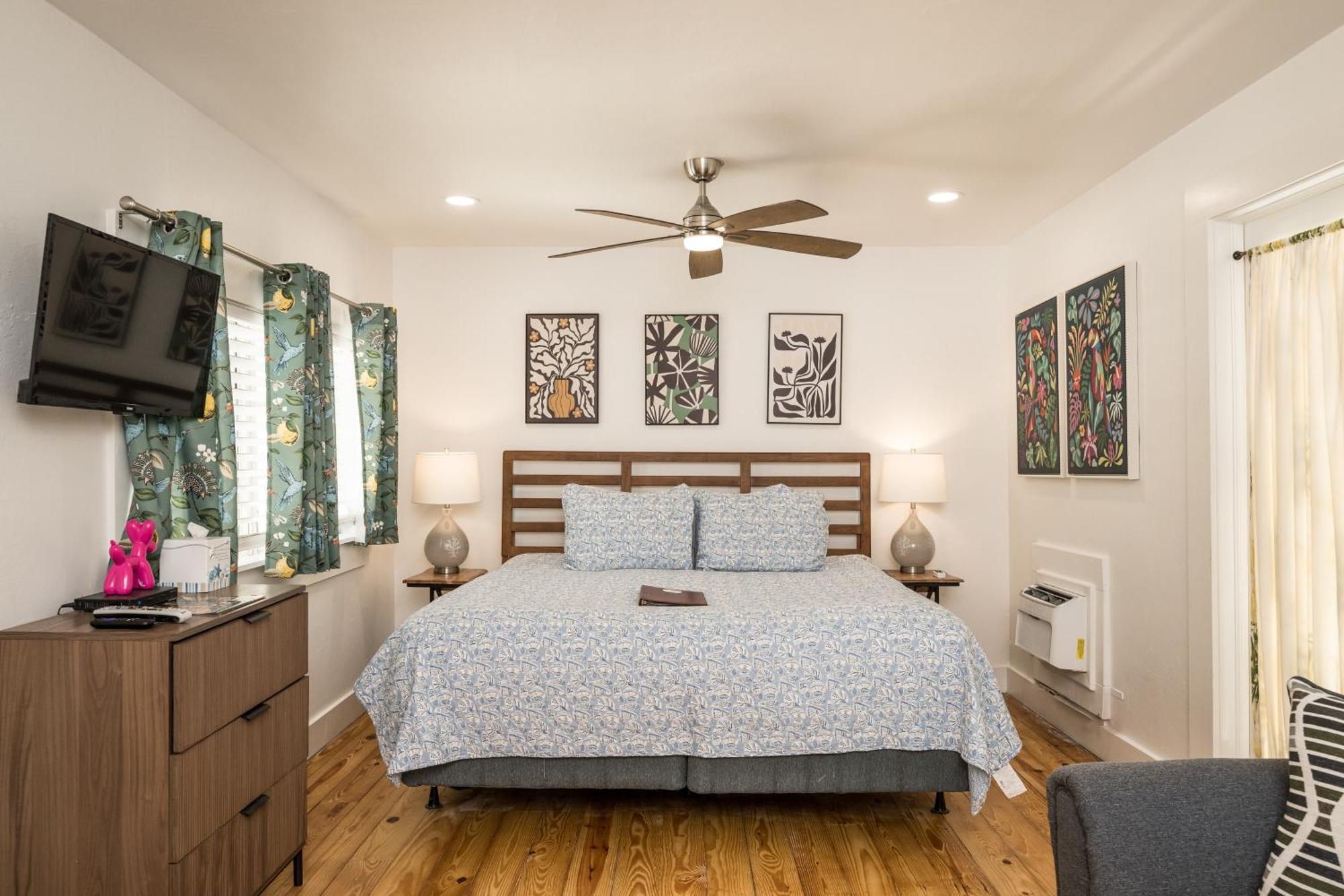 The Speakeasy And Bar Bed & Breakfast *