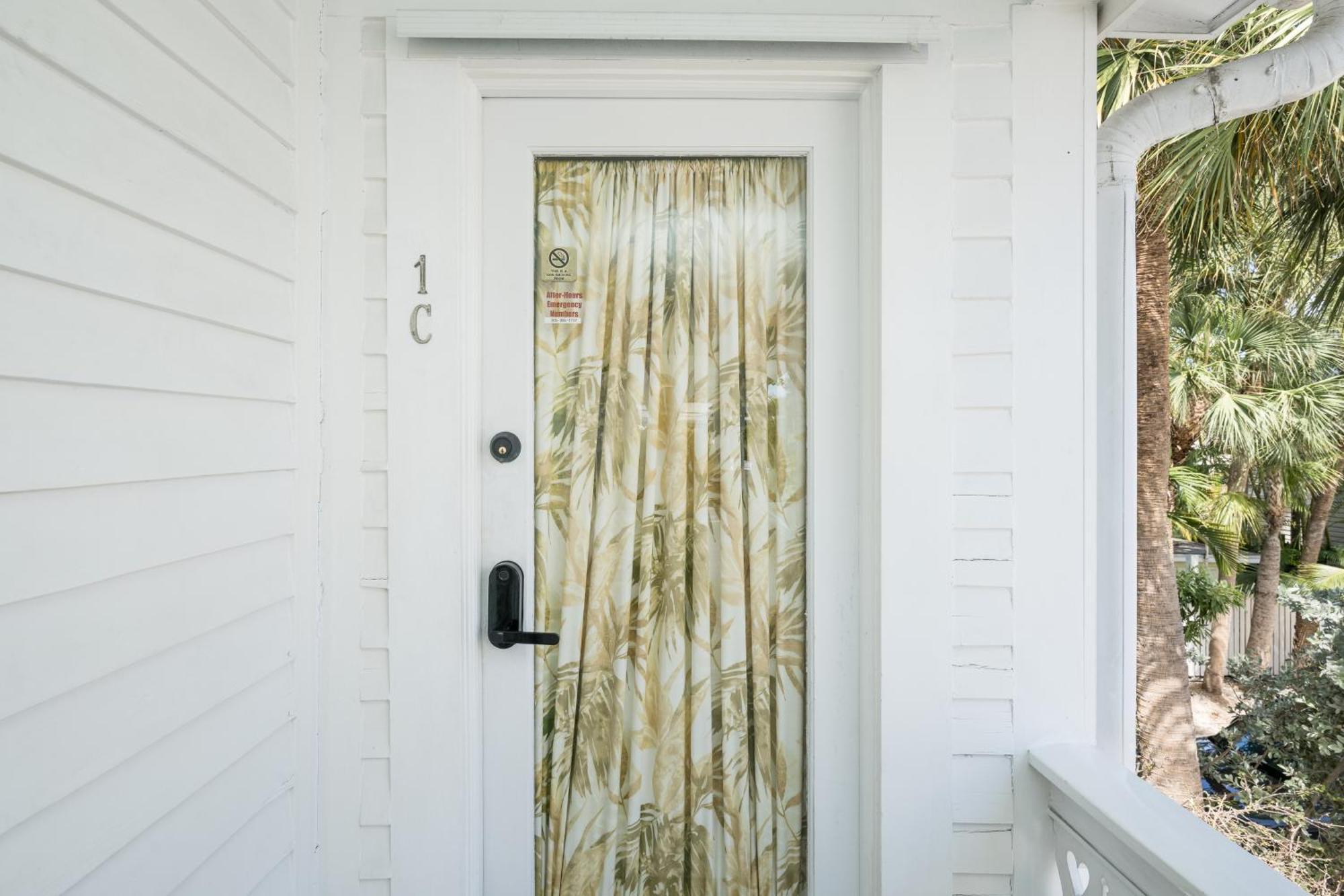 The Speakeasy And Bar Bed & Breakfast Key West