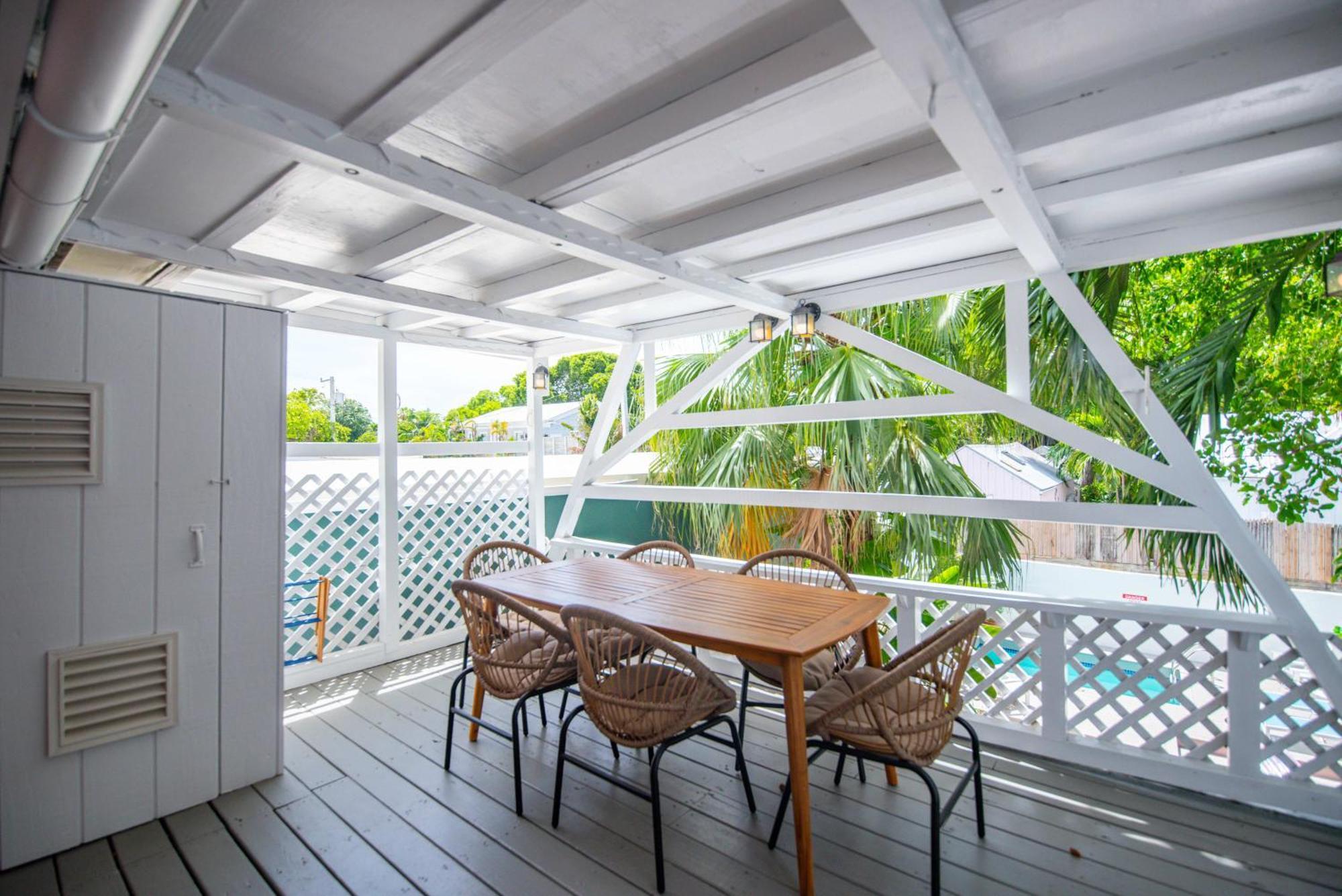 Apartment New Coastal Rose - Bright Loft With High Ceilings *