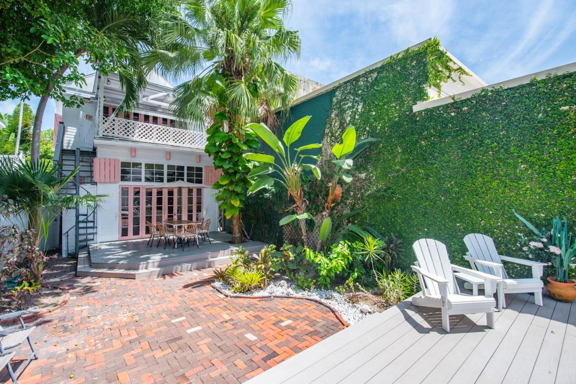 New Coastal Rose - Bright Loft With High Ceilings Apartment *