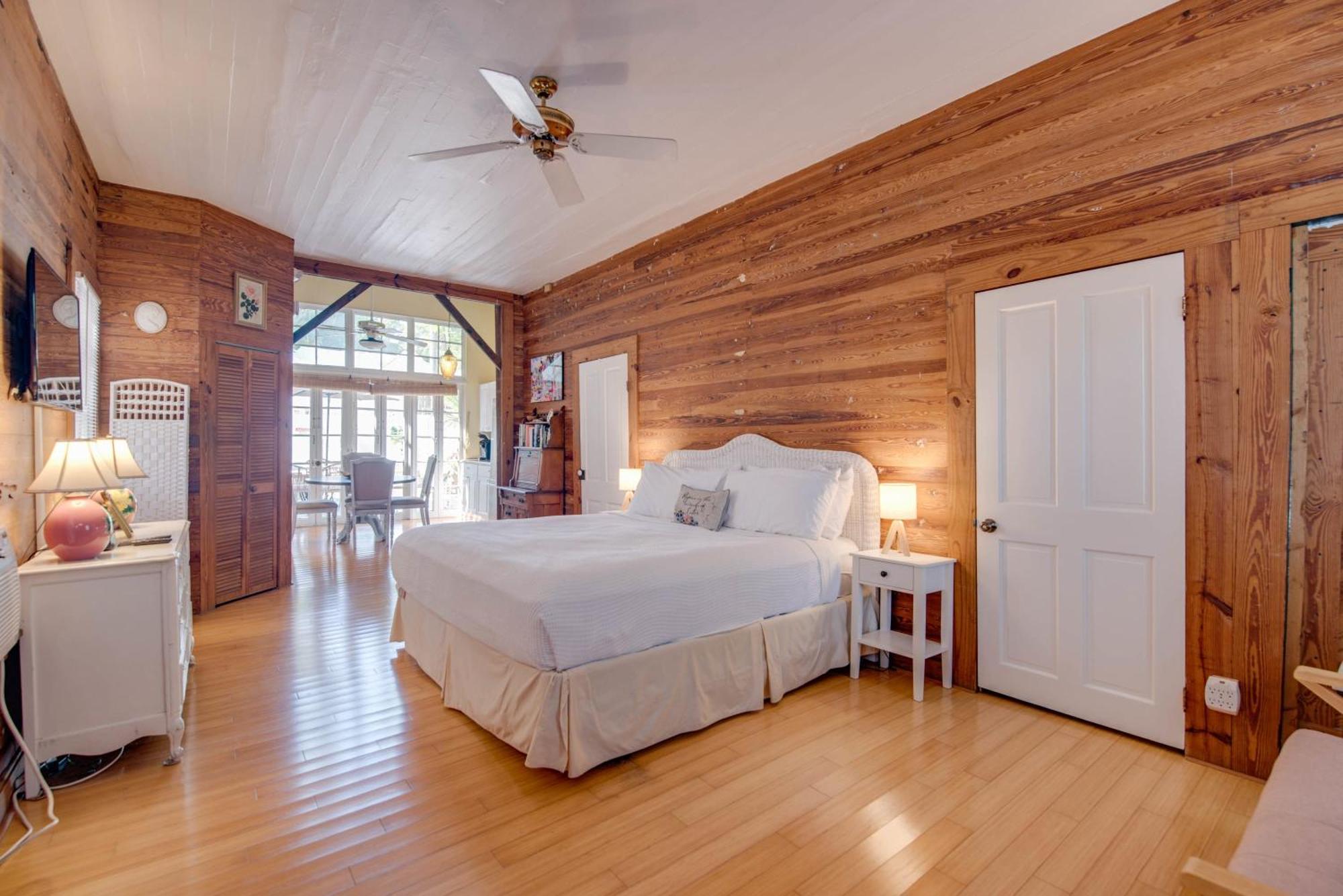 New Rose Retreat - Pool & Parking Holiday home