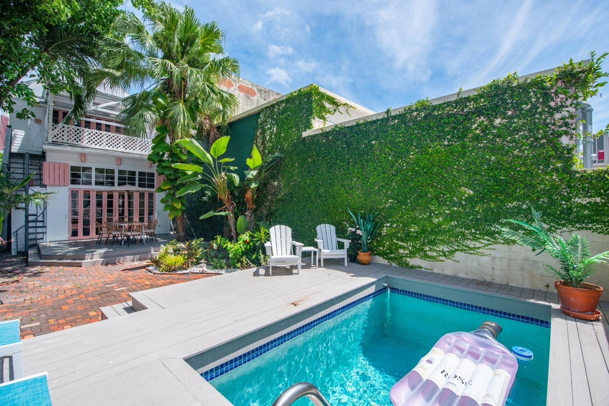 New Rose Retreat - Pool & Parking * Key West
