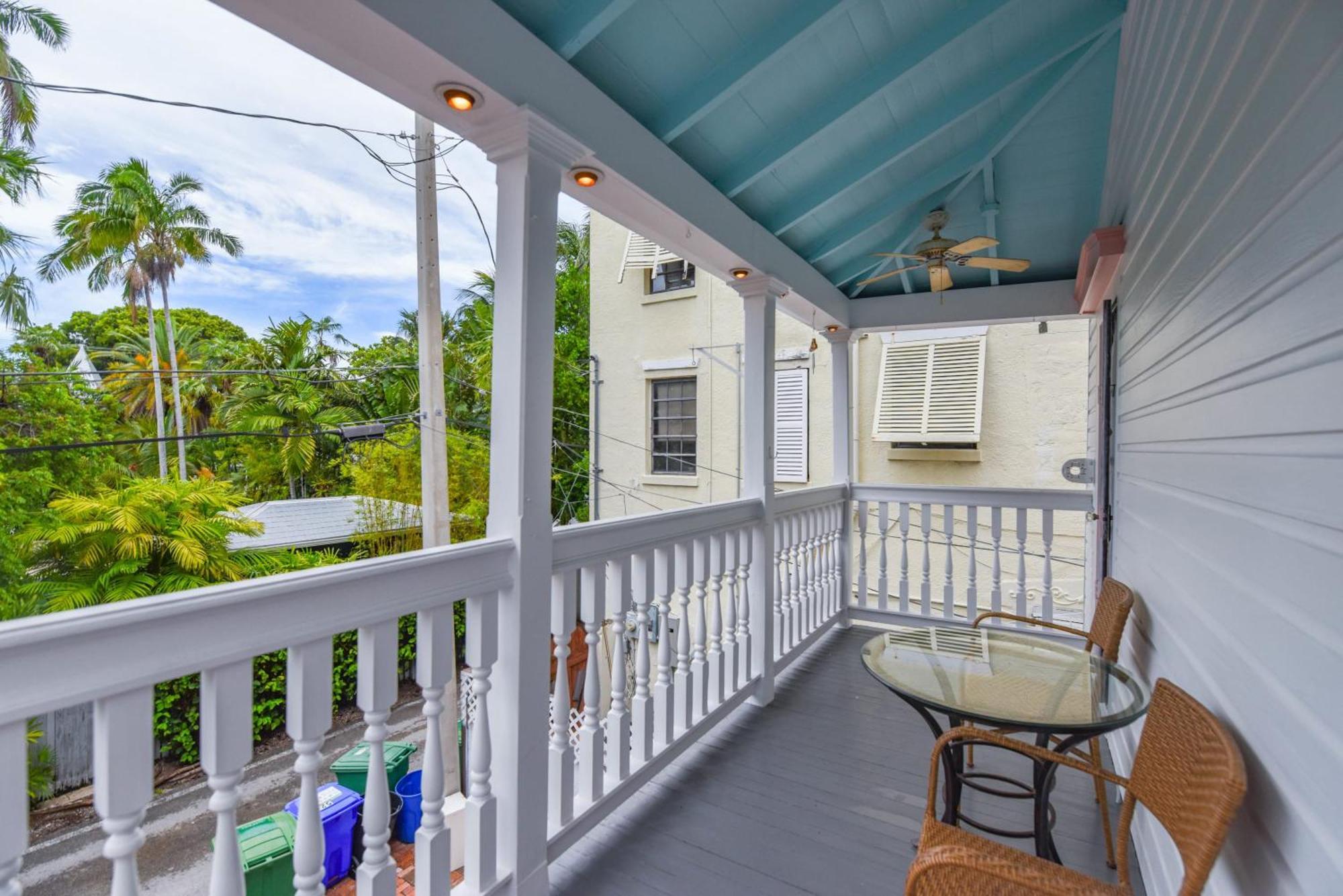 New Coastal Rose - Bright Loft With High Ceilings Key West