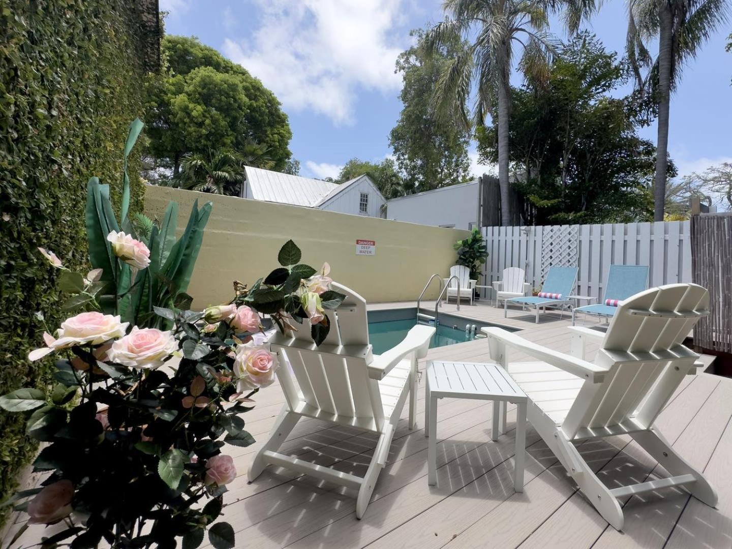 New Rose Retreat - Pool & Parking Holiday home