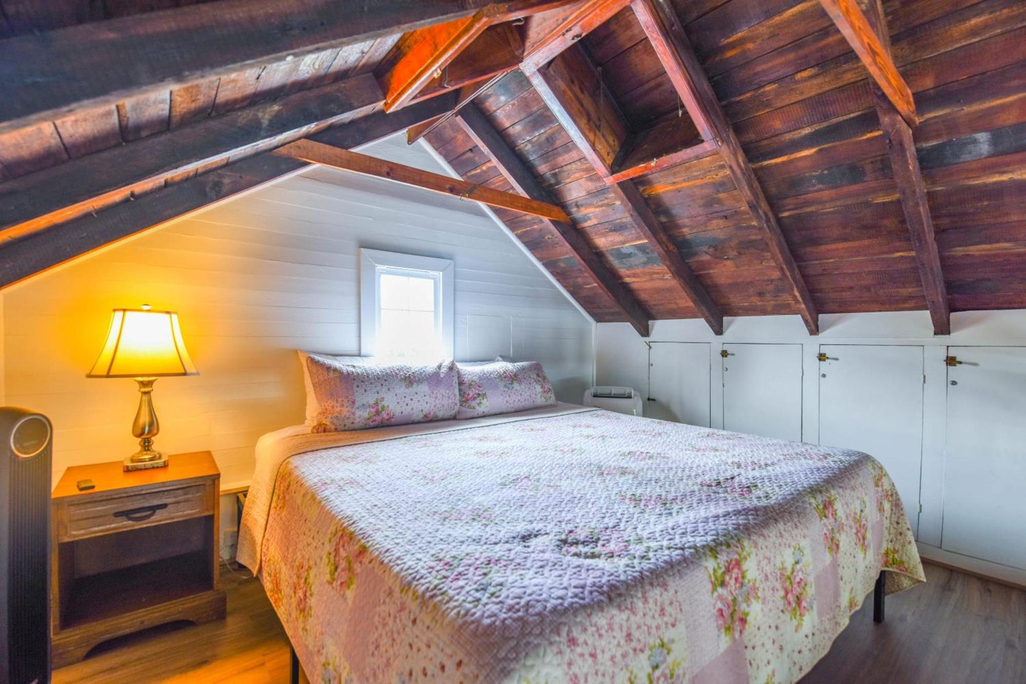 New Coastal Rose - Bright Loft With High Ceilings * Key West