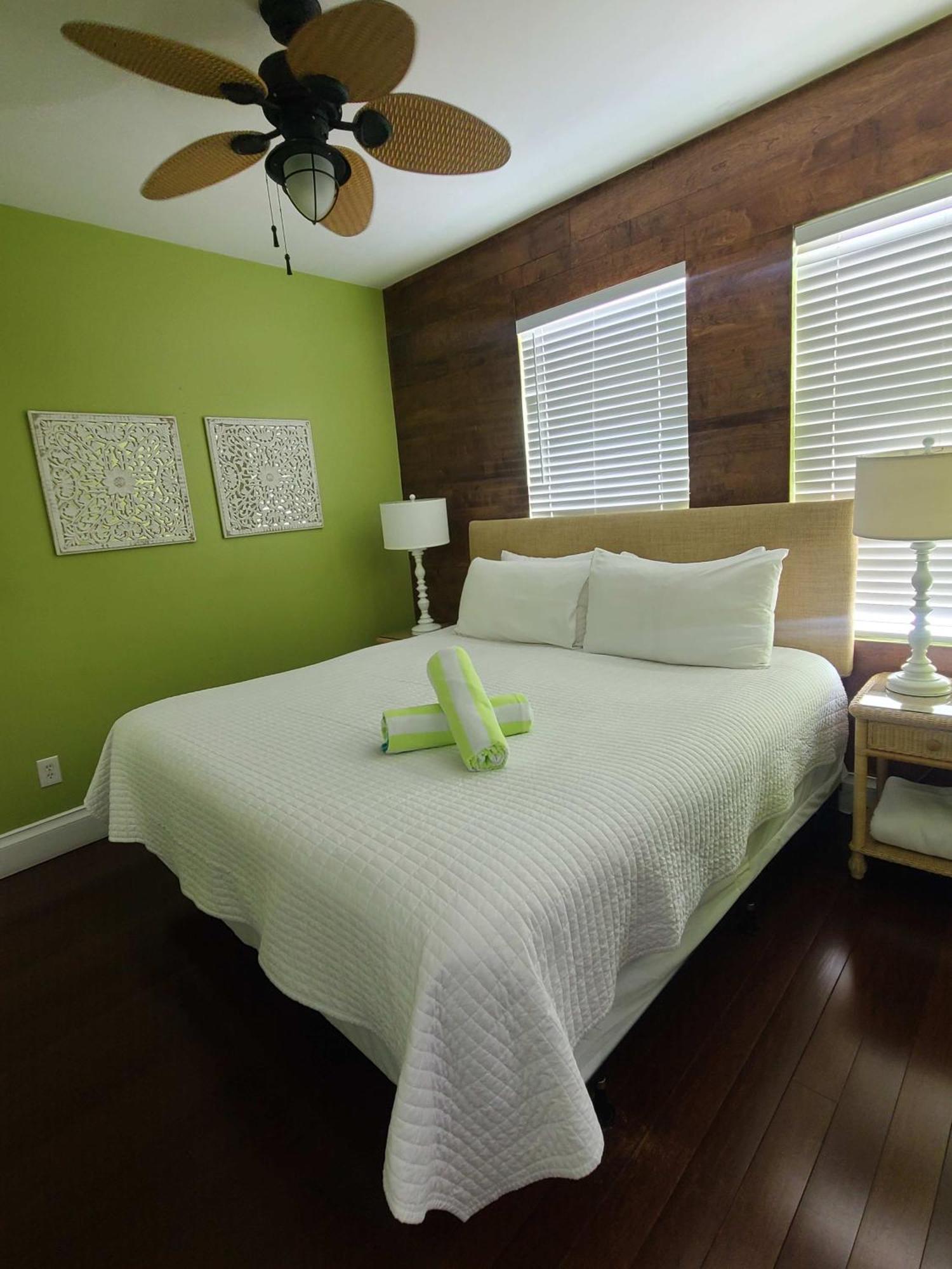 Holiday home 6 Bedroom 6 Bath On Duval Street *