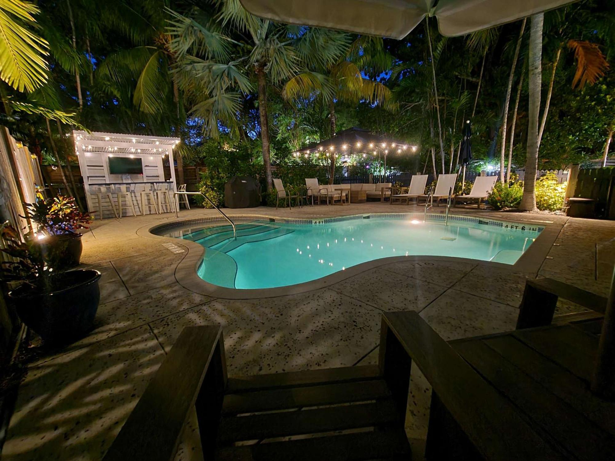 Two Duval Street W Pool *