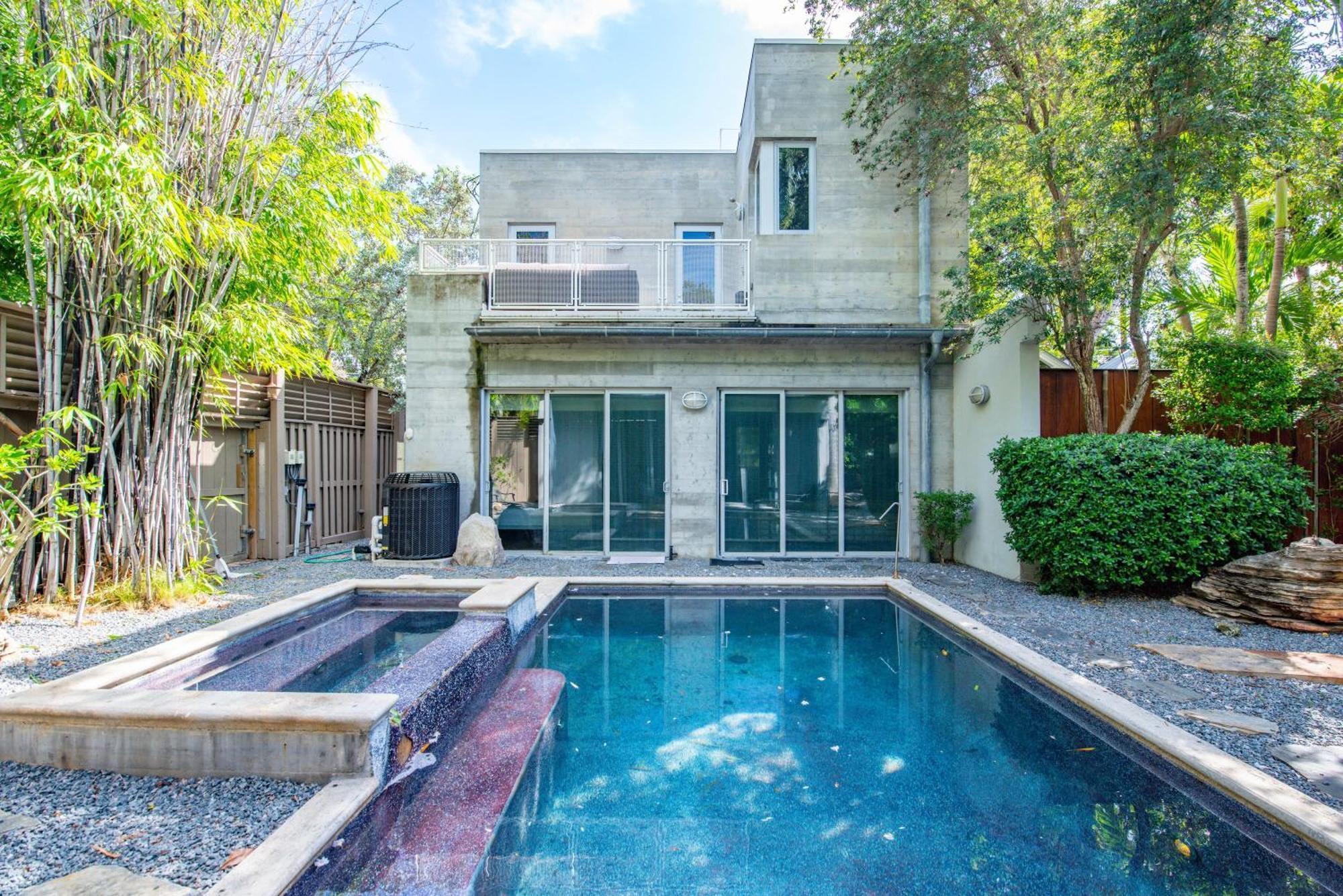 Contra House -luxury With Pool Holiday home *