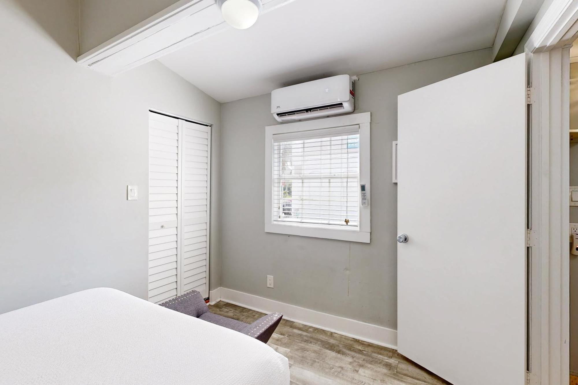 Old Town Apartment *