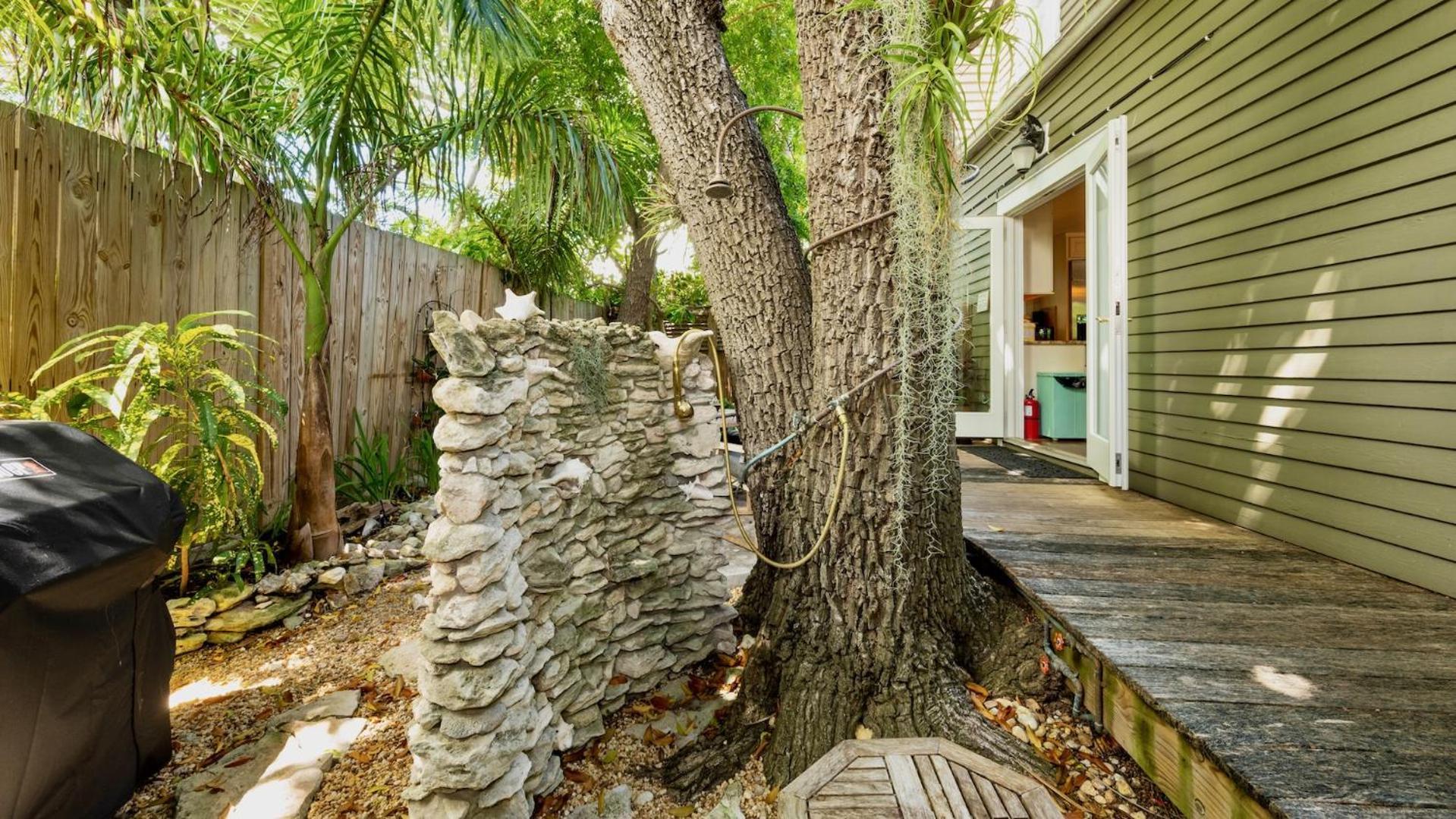 Angelas Eclectic Gallery By Last Key Realty Holiday home *