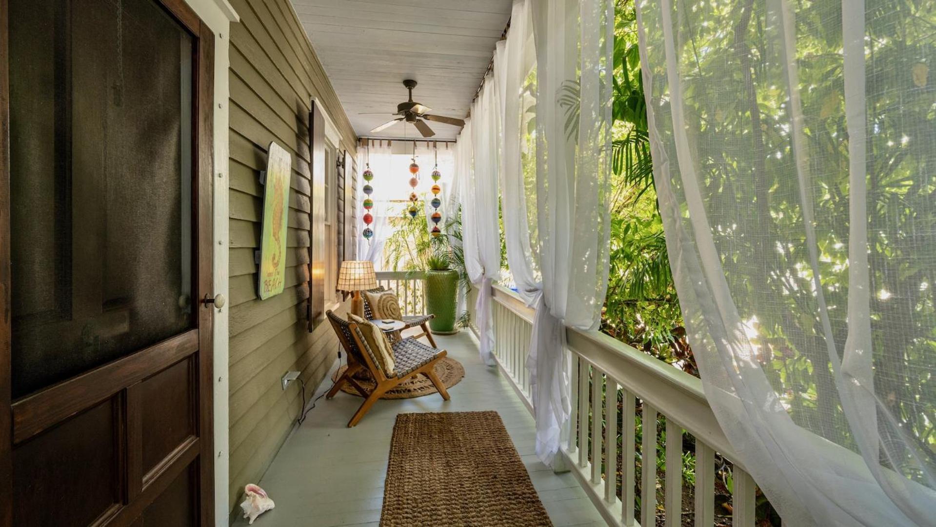 Holiday home Angelas Eclectic Gallery By Last Key Realty