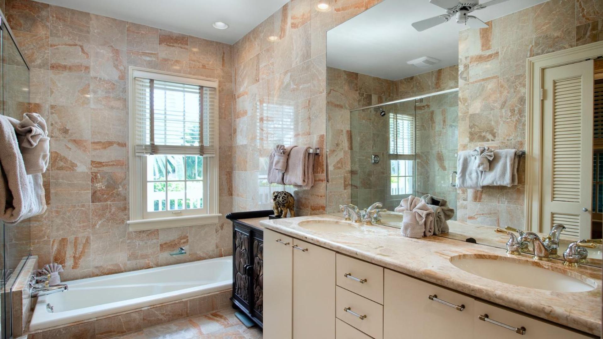 Holiday home Elegant Escape By Last Key Realty *