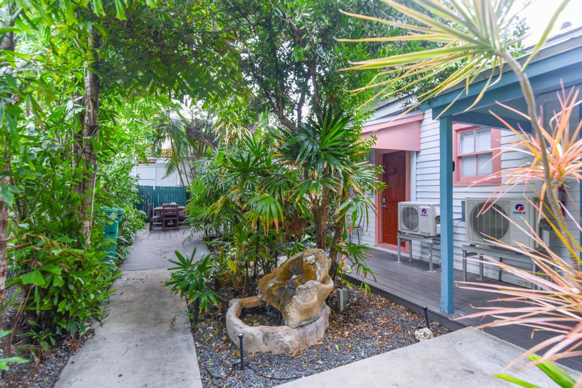 African Queen - Harbor Walk Hideaways *