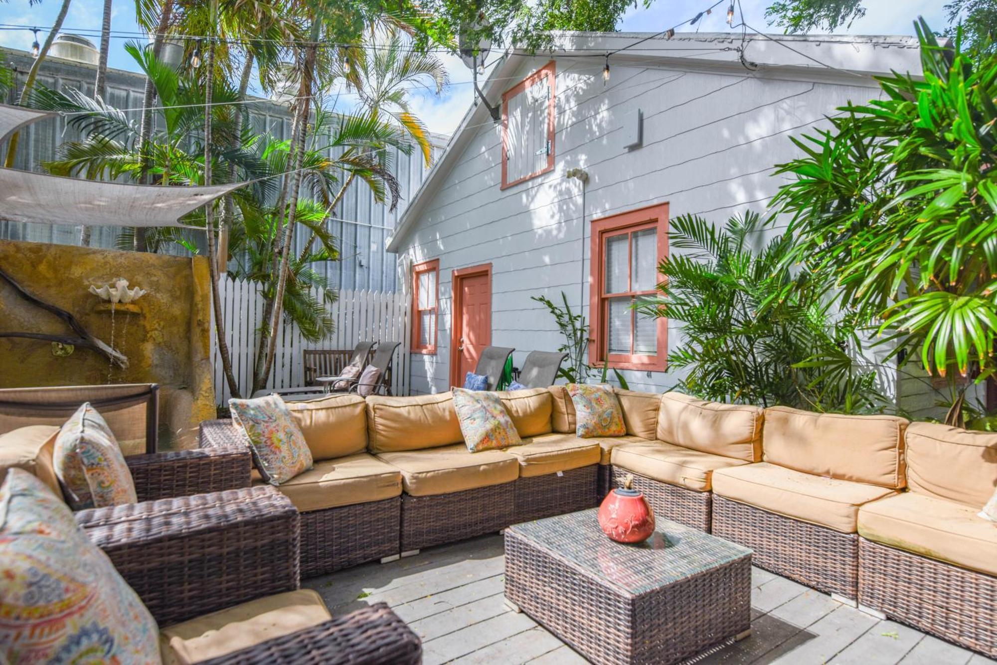 African Queen - Harbor Walk Hideaways Apartment *