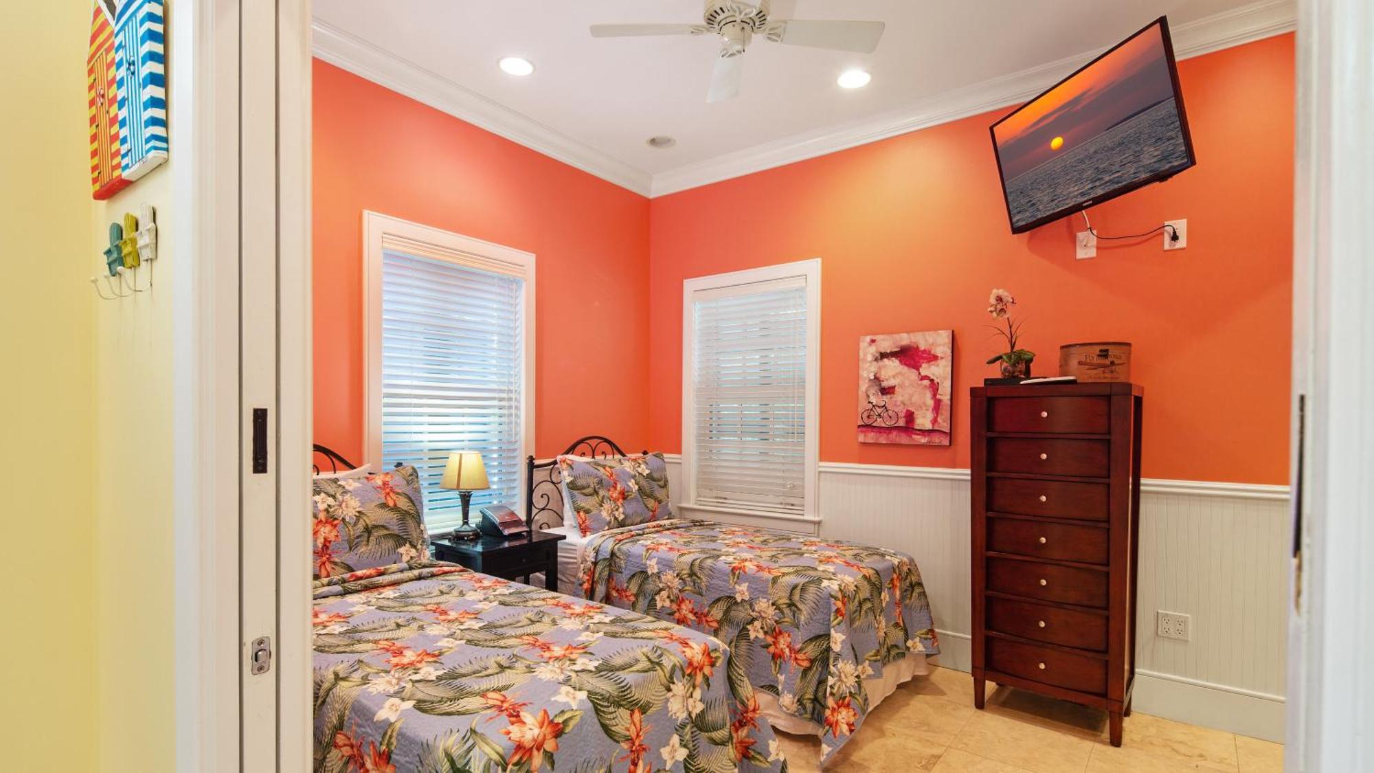 The Ibis & The Crane By Last Key Realty Holiday home *