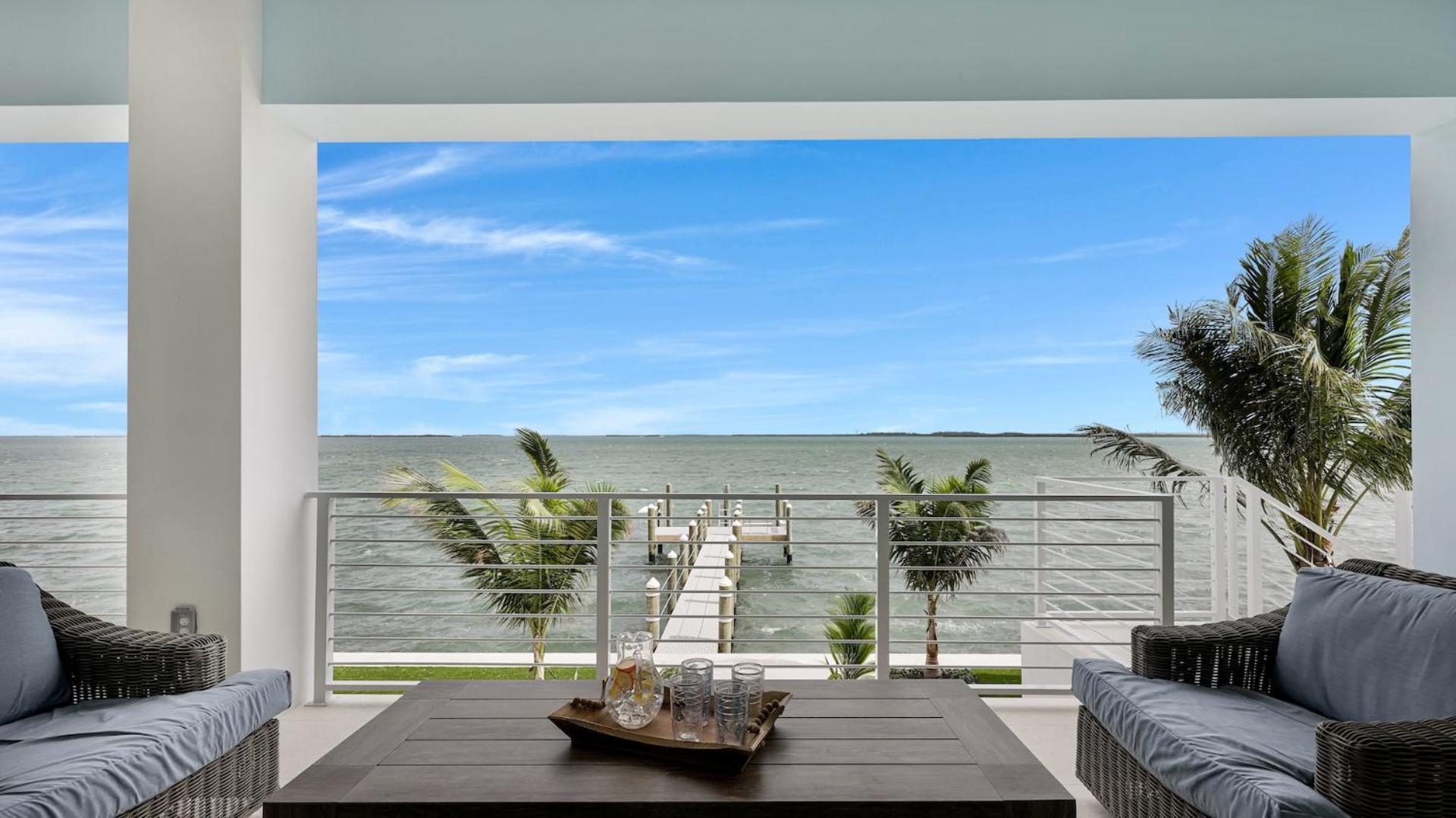 Oceanfront Oasis By Last Key Realty Holiday home *