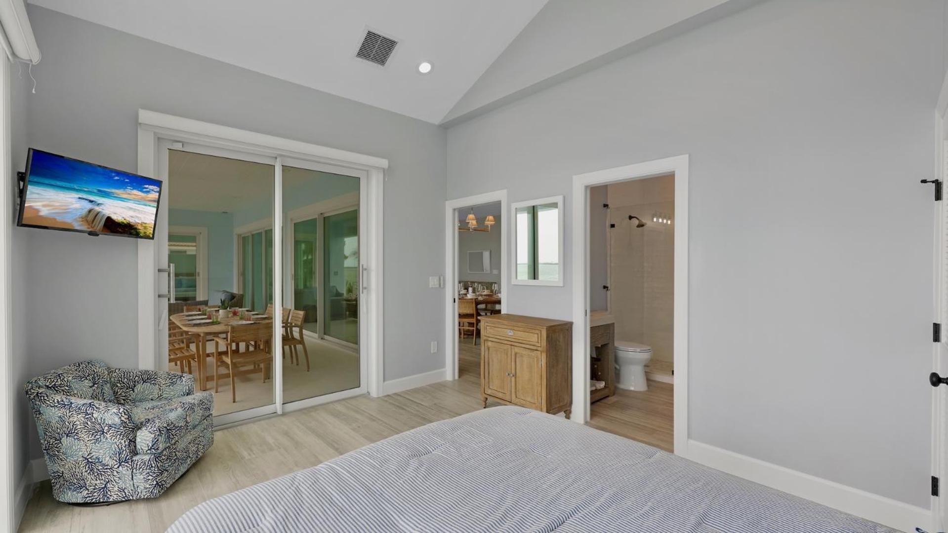 Oceanfront Oasis By Last Key Realty Holiday home