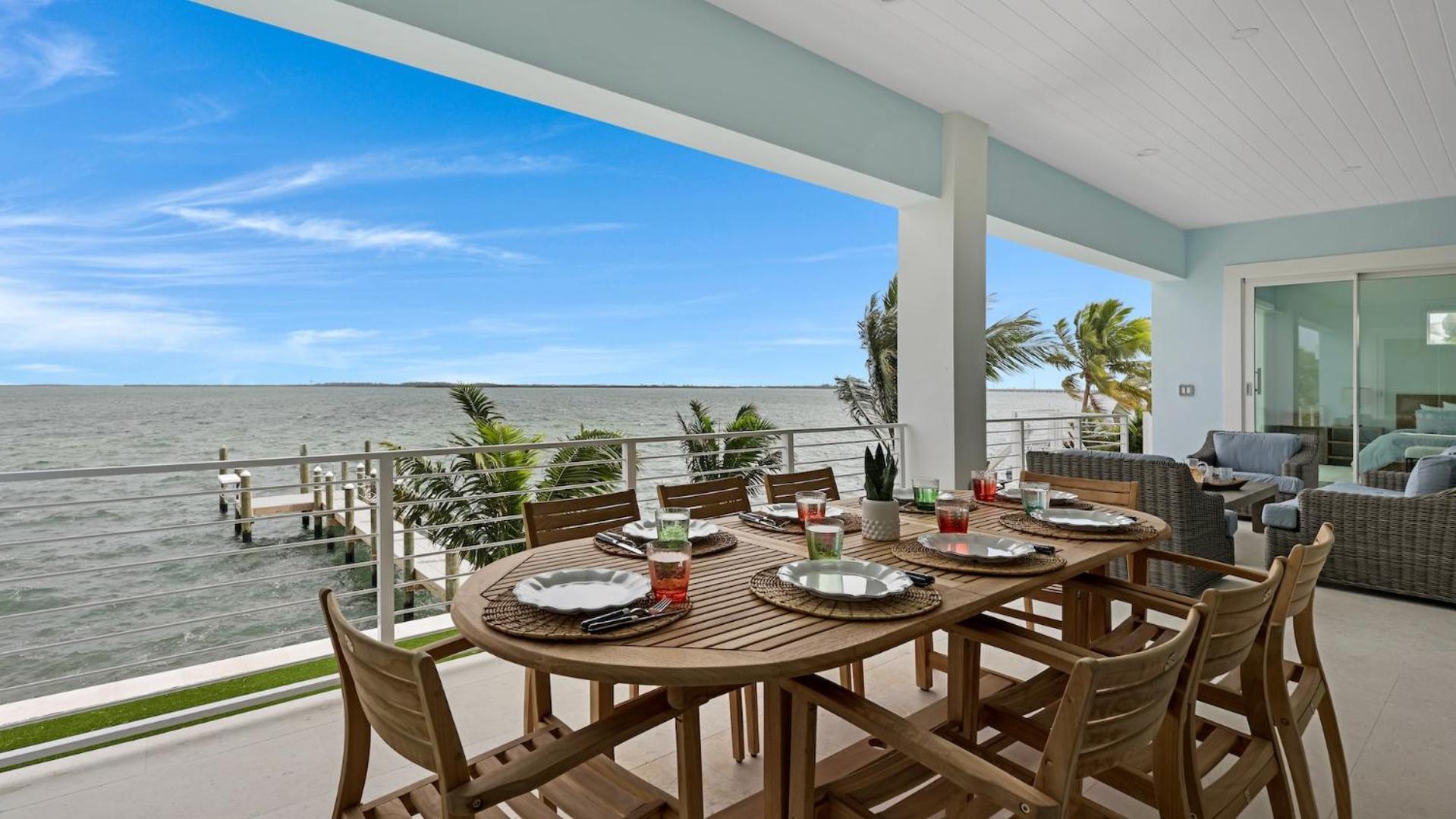 Oceanfront Oasis By Last Key Realty Holiday home