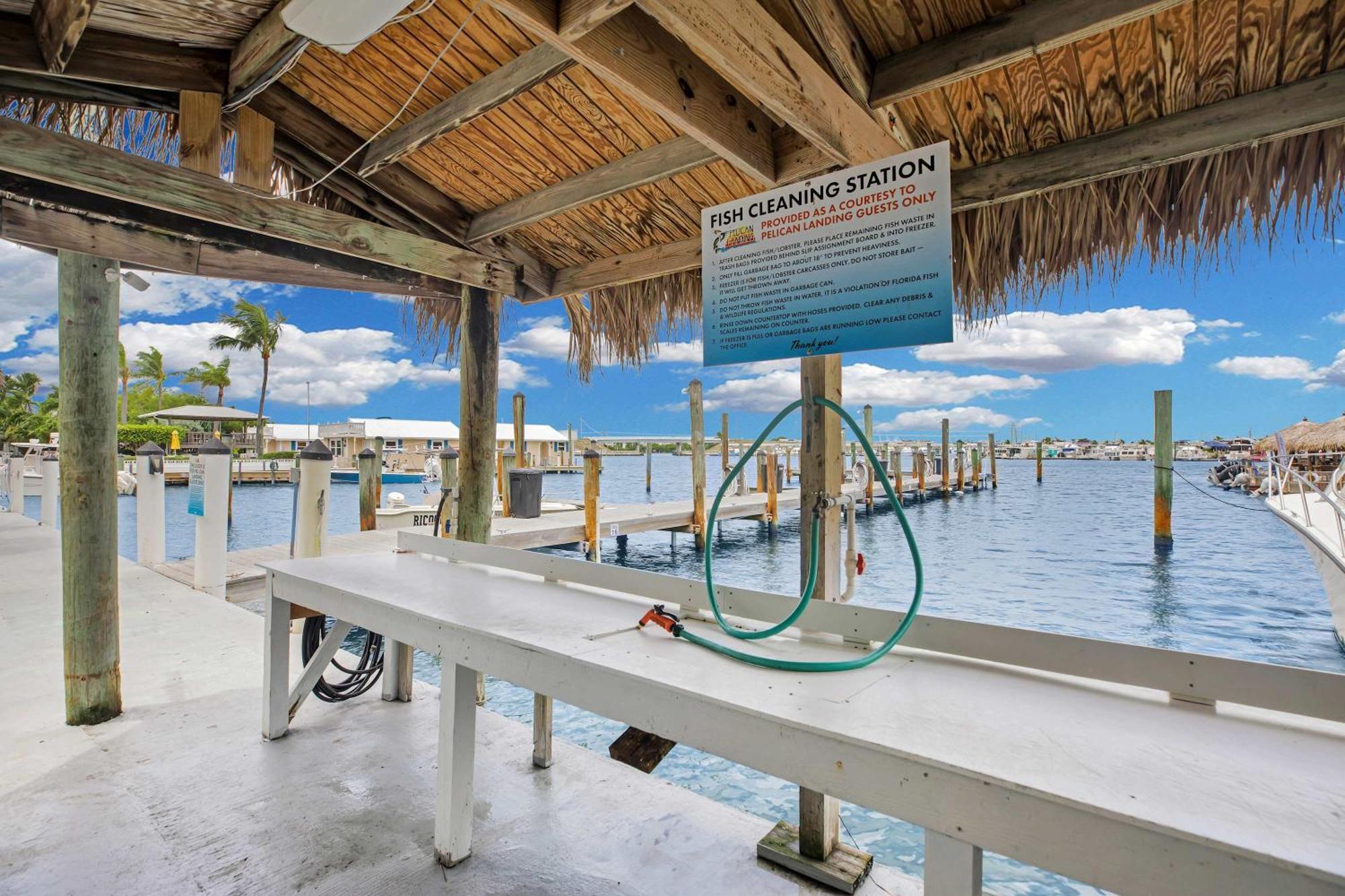Aruba - Downtown Waterfront 2x2 Dock & Pool Pet-friendly Holiday home *