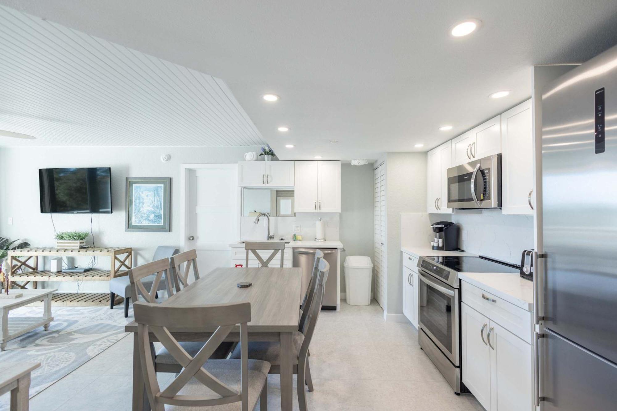The Exuma Cay -pool View & Parking Holiday home *
