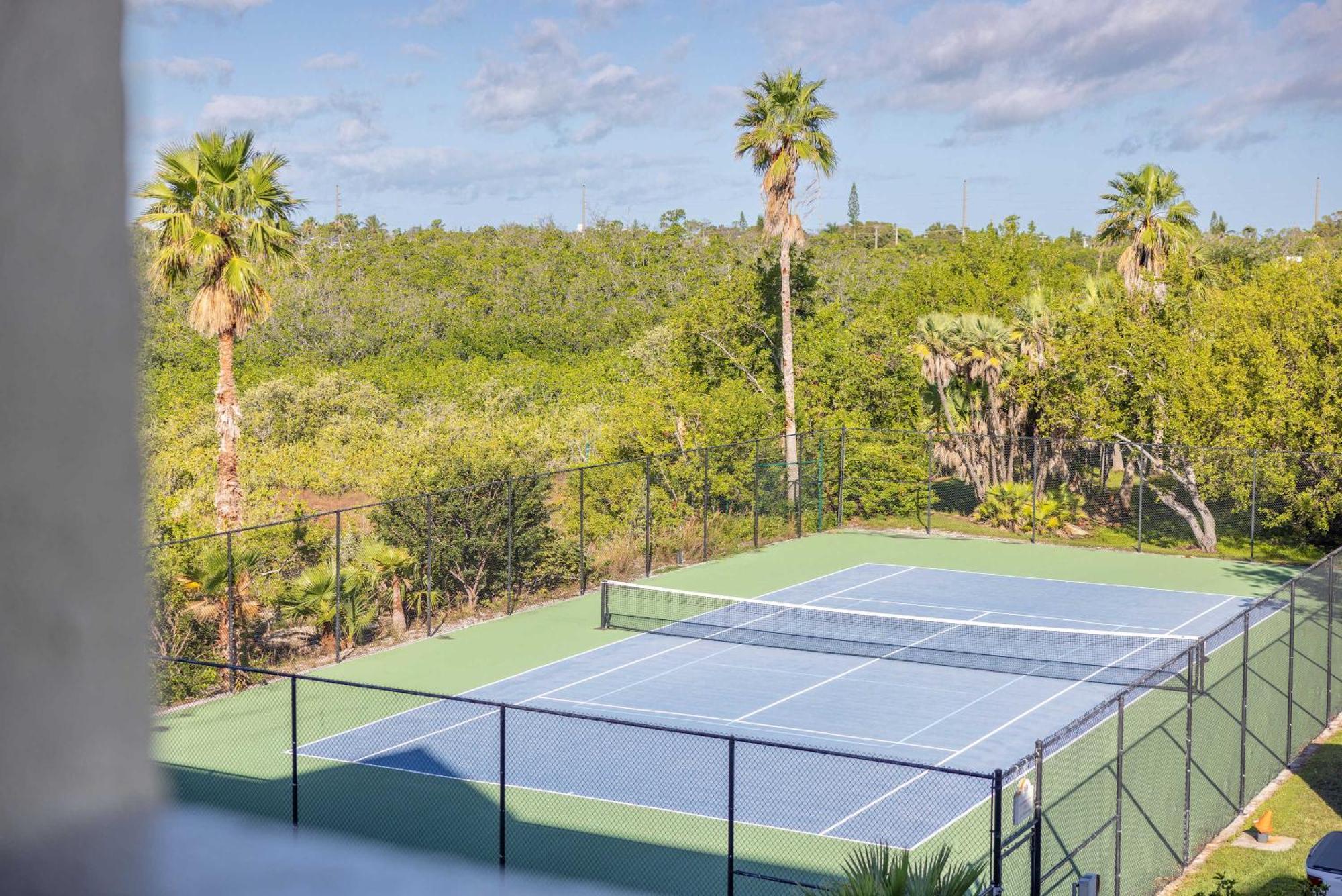 The Exuma Cay -pool View & Parking Key West