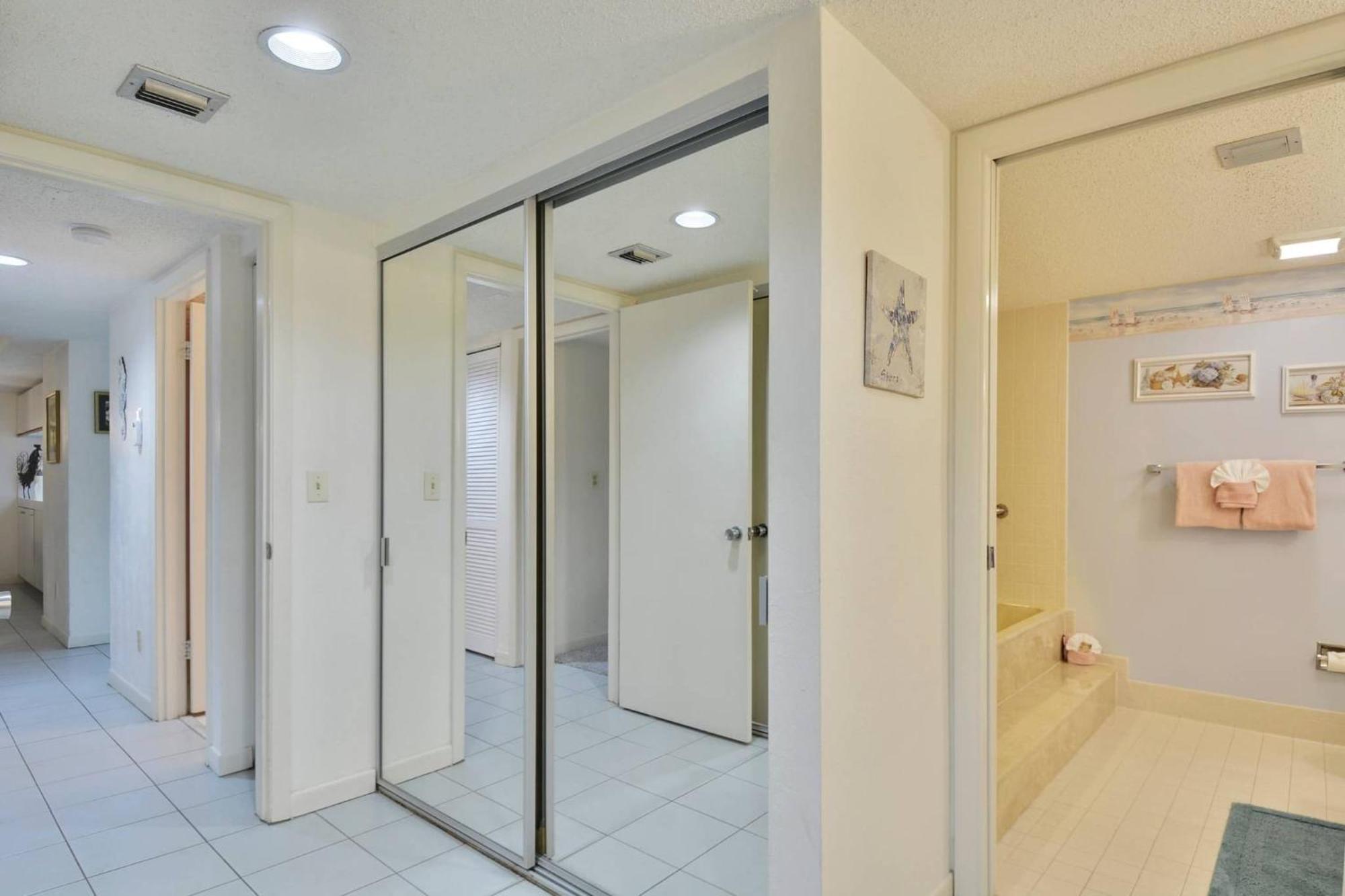 Atlantic Paradise By Avantstay Great Location W Balcony Outdoor Dining Shared Pool Hot Tub Holiday home Key West