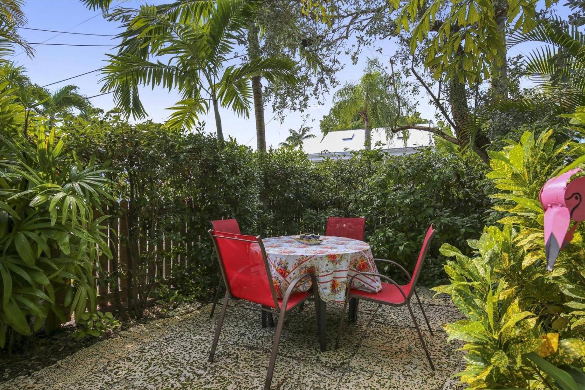 Holiday home Paradise Palms: Beachside Getaway With Outdoor Living