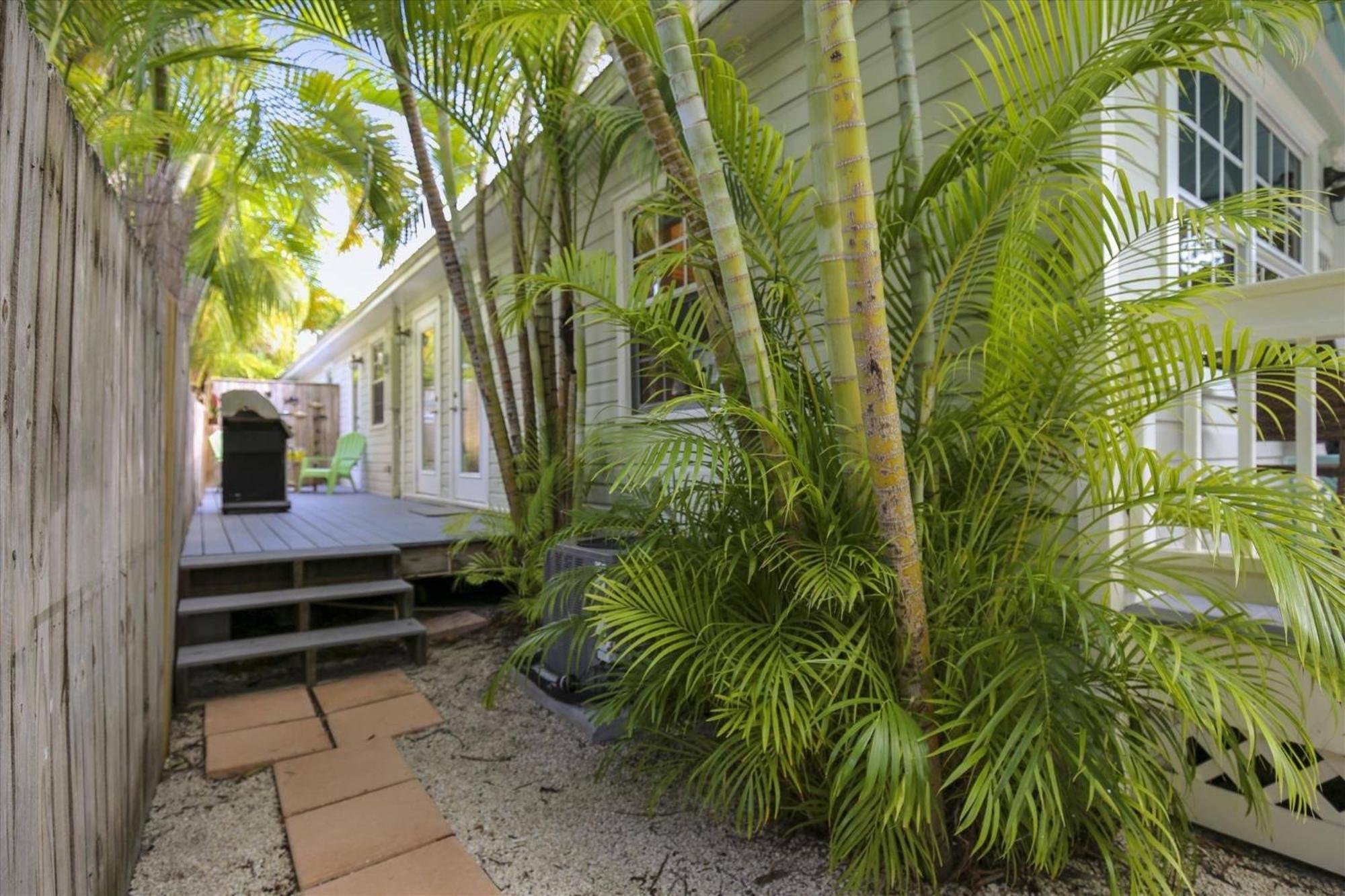 Paradise Palms: Beachside Getaway With Outdoor Living *