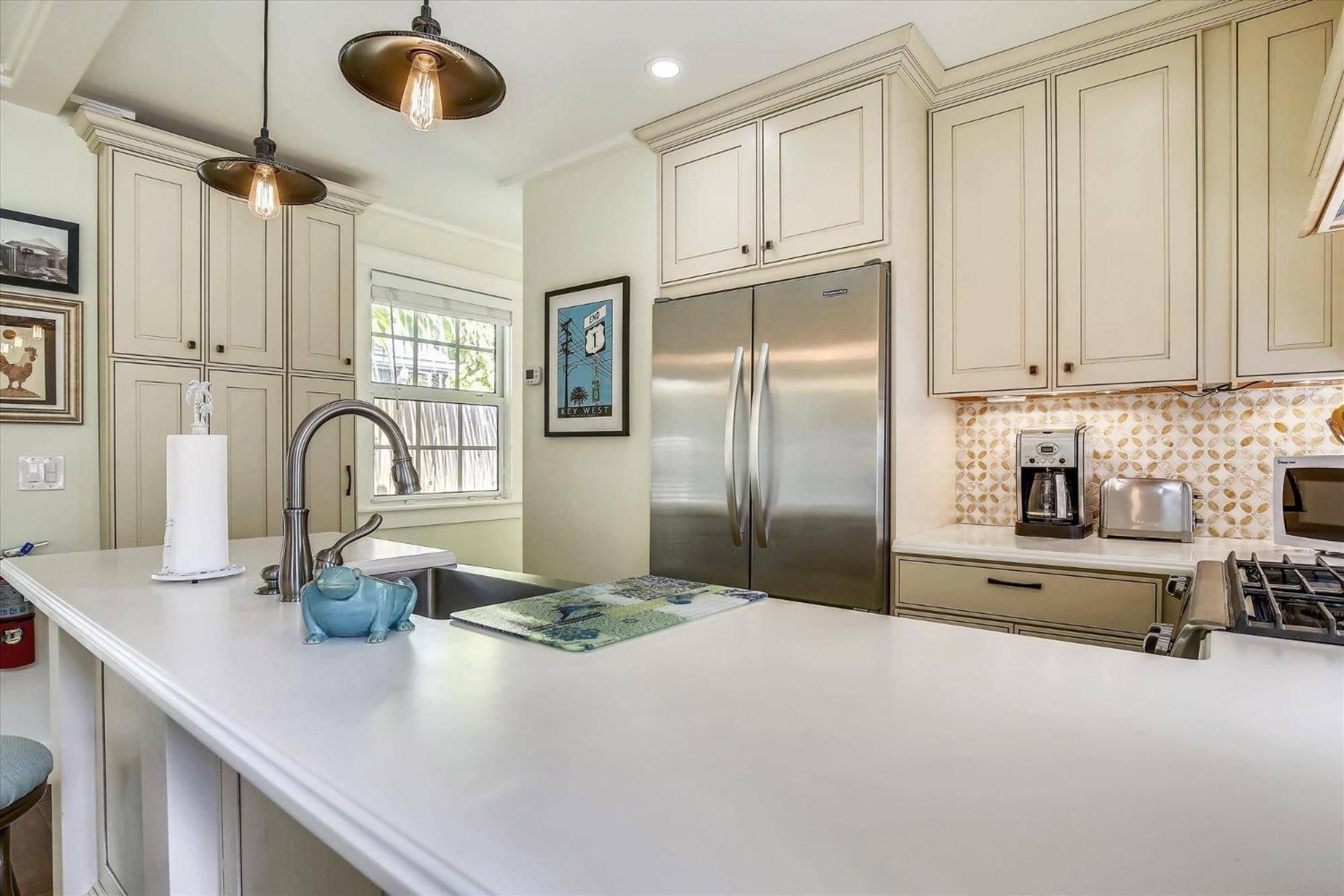 Paradise Palms: Beachside Getaway With Outdoor Living *