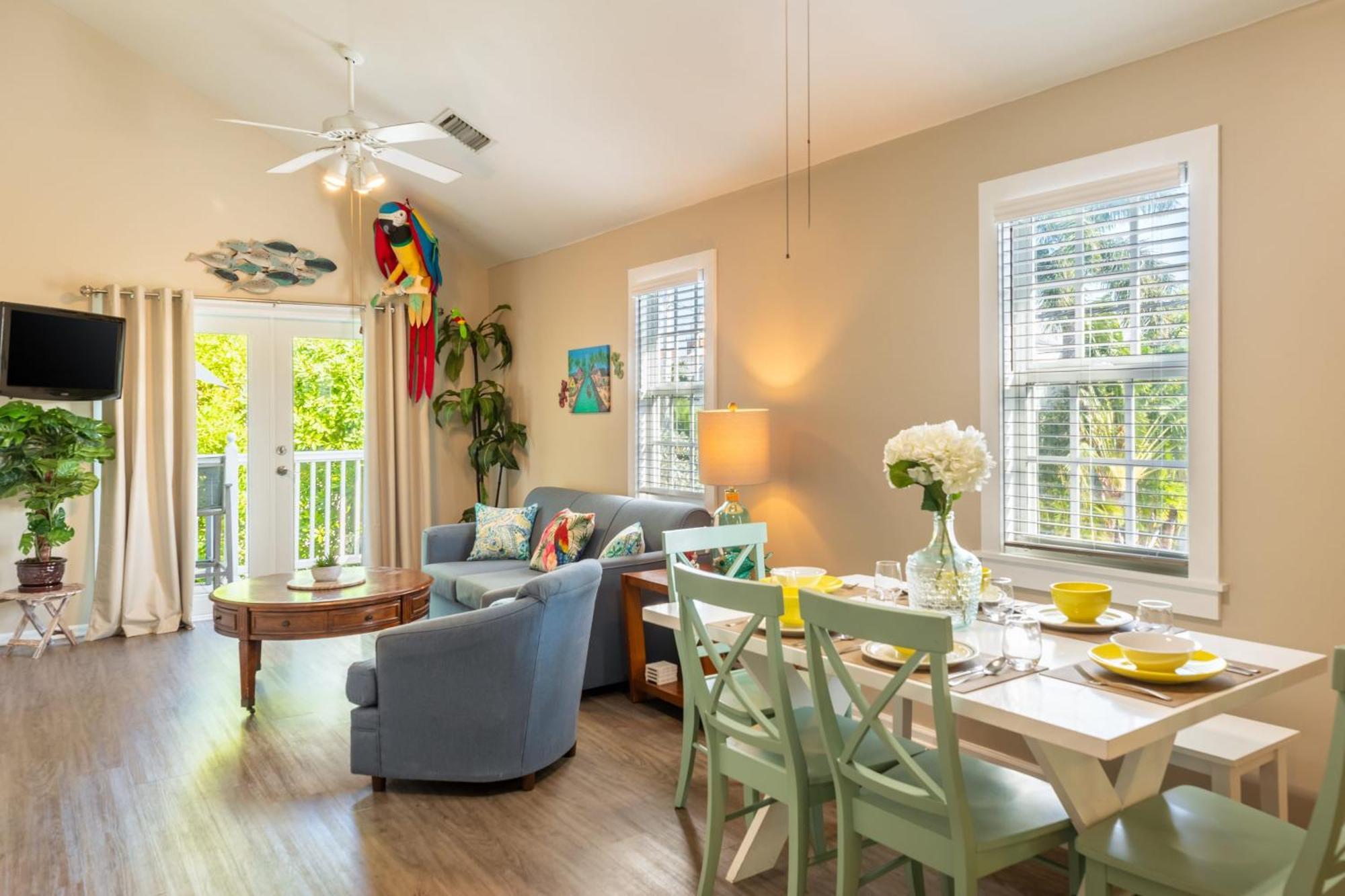 Holiday home Parrot Perch By Avantstay Old Town W Shared Pool Week Long Only *
