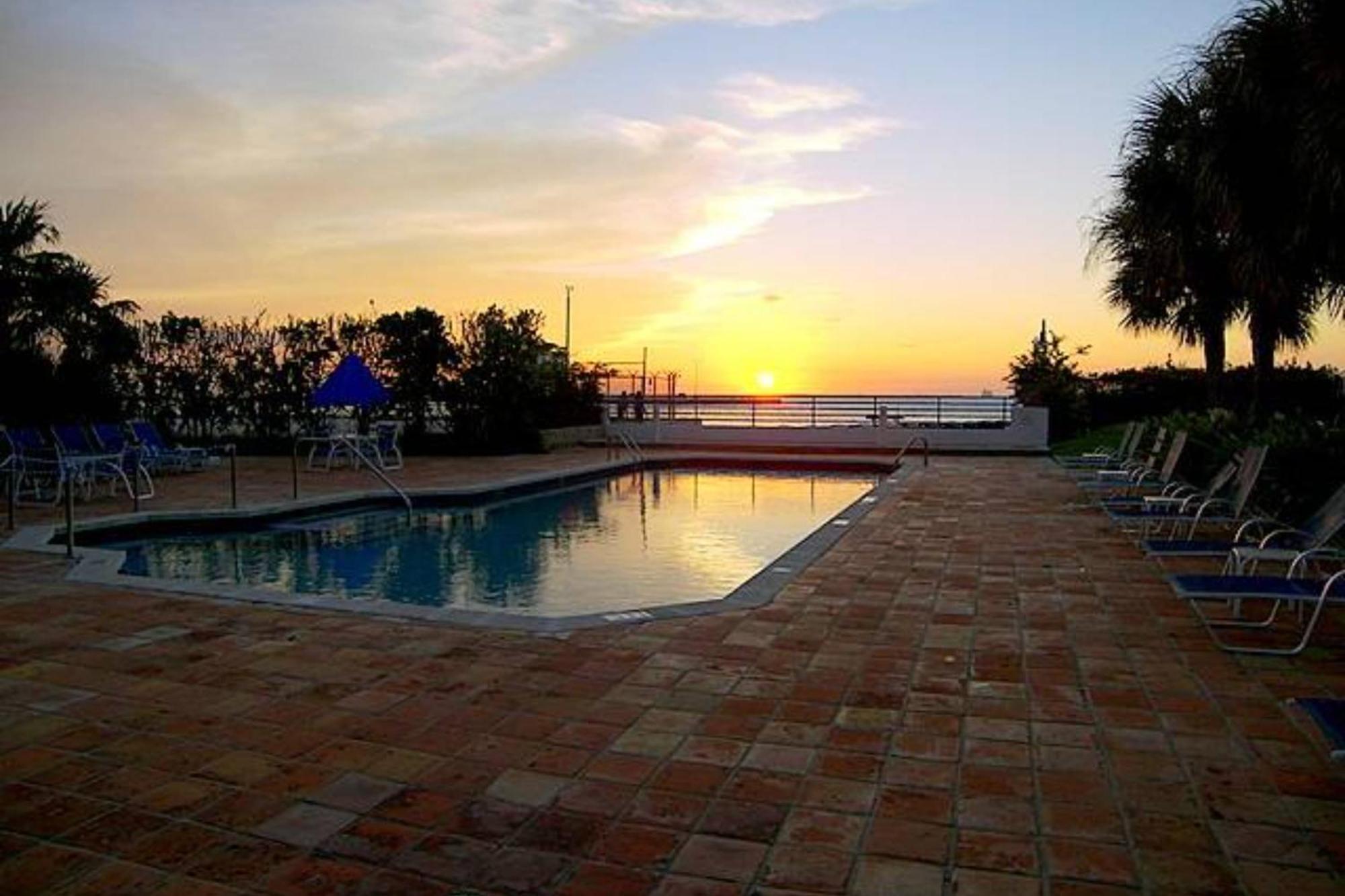 Holiday home Sundown Refuge By Avantstay Great Location W Patio Outdoor Dining Bbq Shared Pool Week Long *