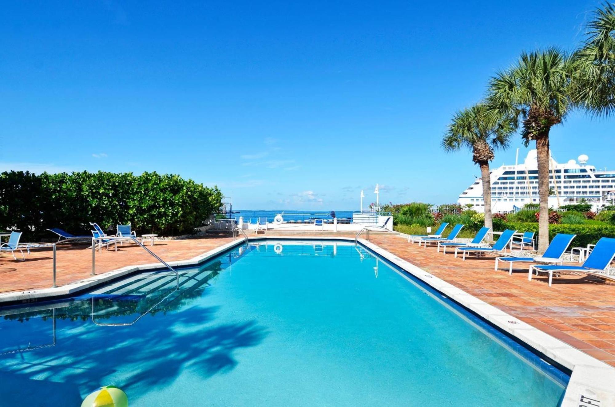 Holiday home Sundown Refuge By Avantstay Great Location W Patio Outdoor Dining Bbq Shared Pool Week Long *