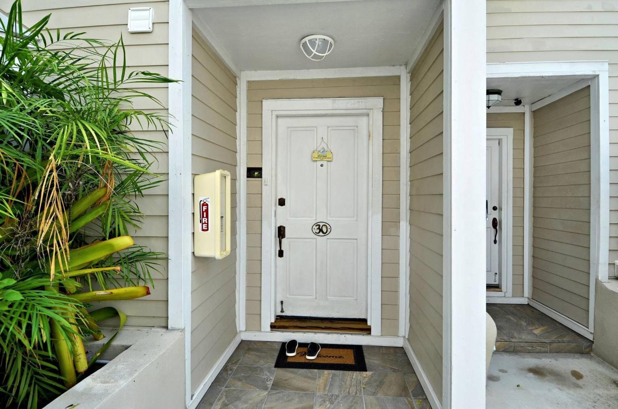 Duval Breeze By Avantstay Great Location Close To Nightlife Shared Pool Week Long Holiday home Key West