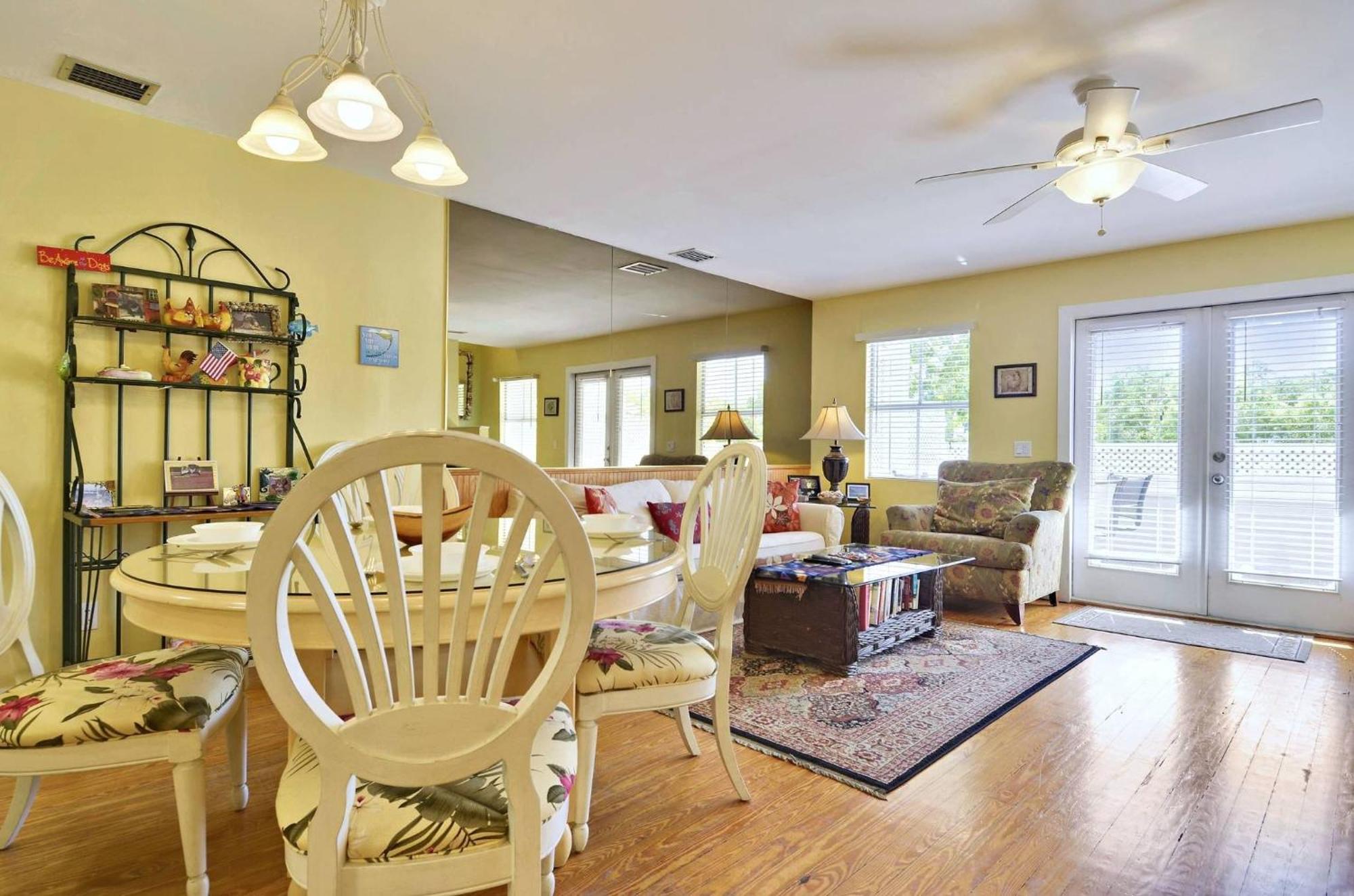 Holiday home Duval Breeze By Avantstay Great Location Close To Nightlife Shared Pool Week Long *
