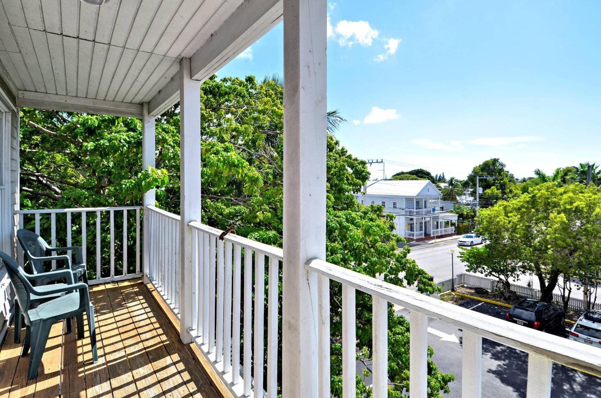 Duval Breeze By Avantstay Great Location Close To Nightlife Shared Pool Week Long Holiday home Key West