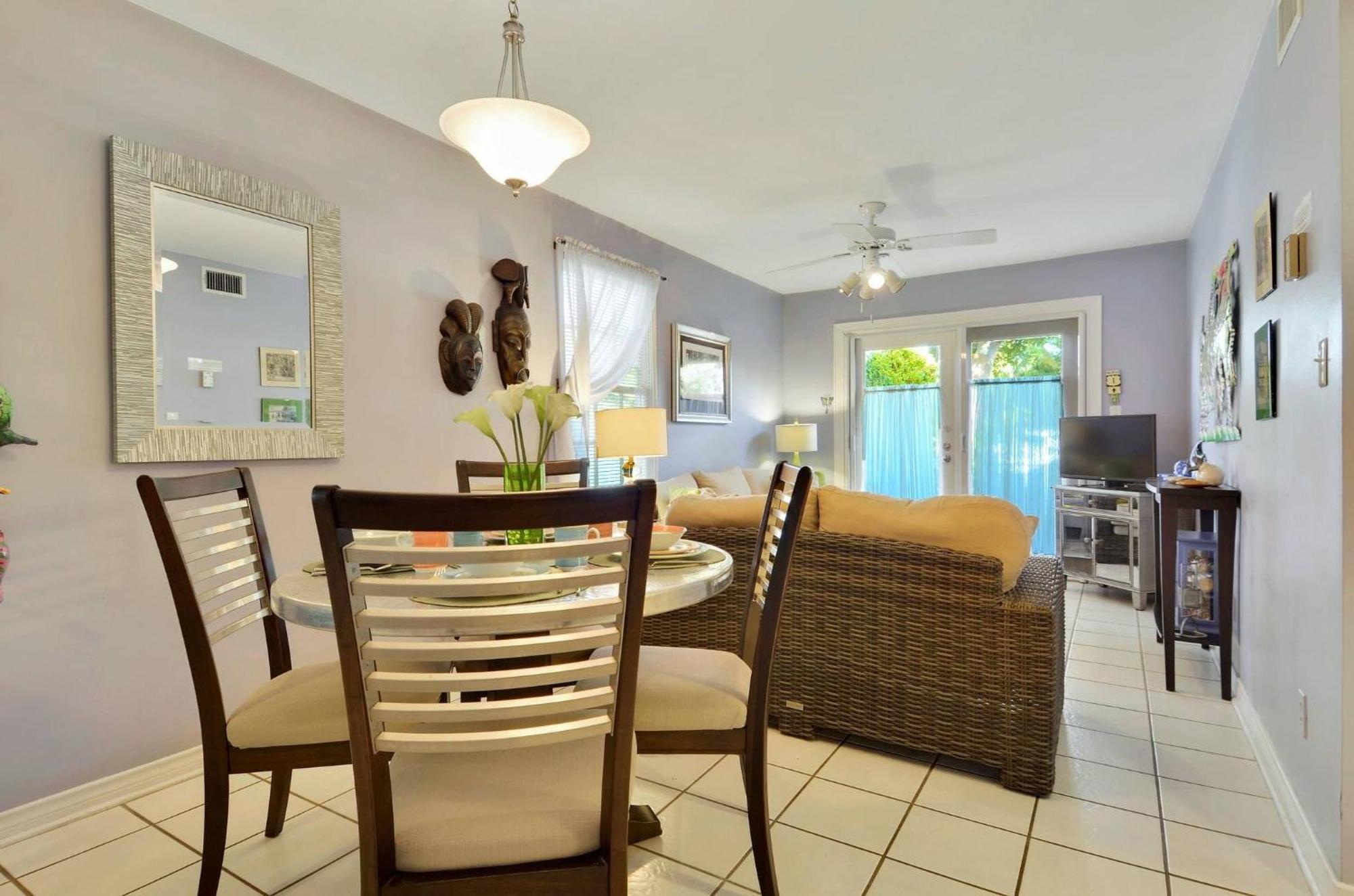 Holiday home Lavender Jungle By Avantstay Great Location W Patio Shared Pool Week Long Only *