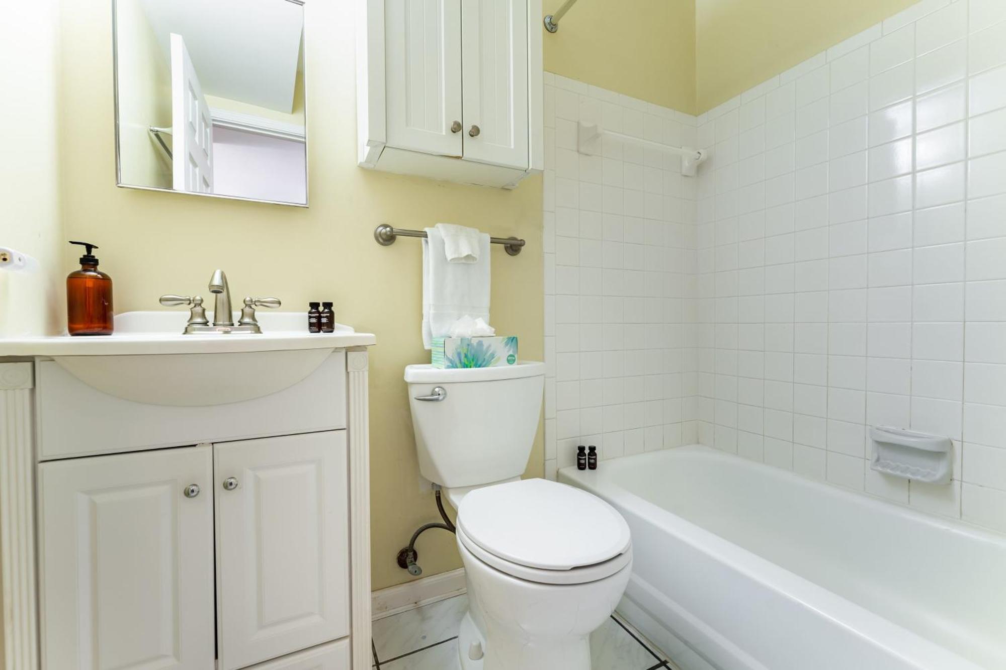 Conch Adventure By Avantstay Great Location W Patio Outdoor Dining And Shared Pool Week Long Key West