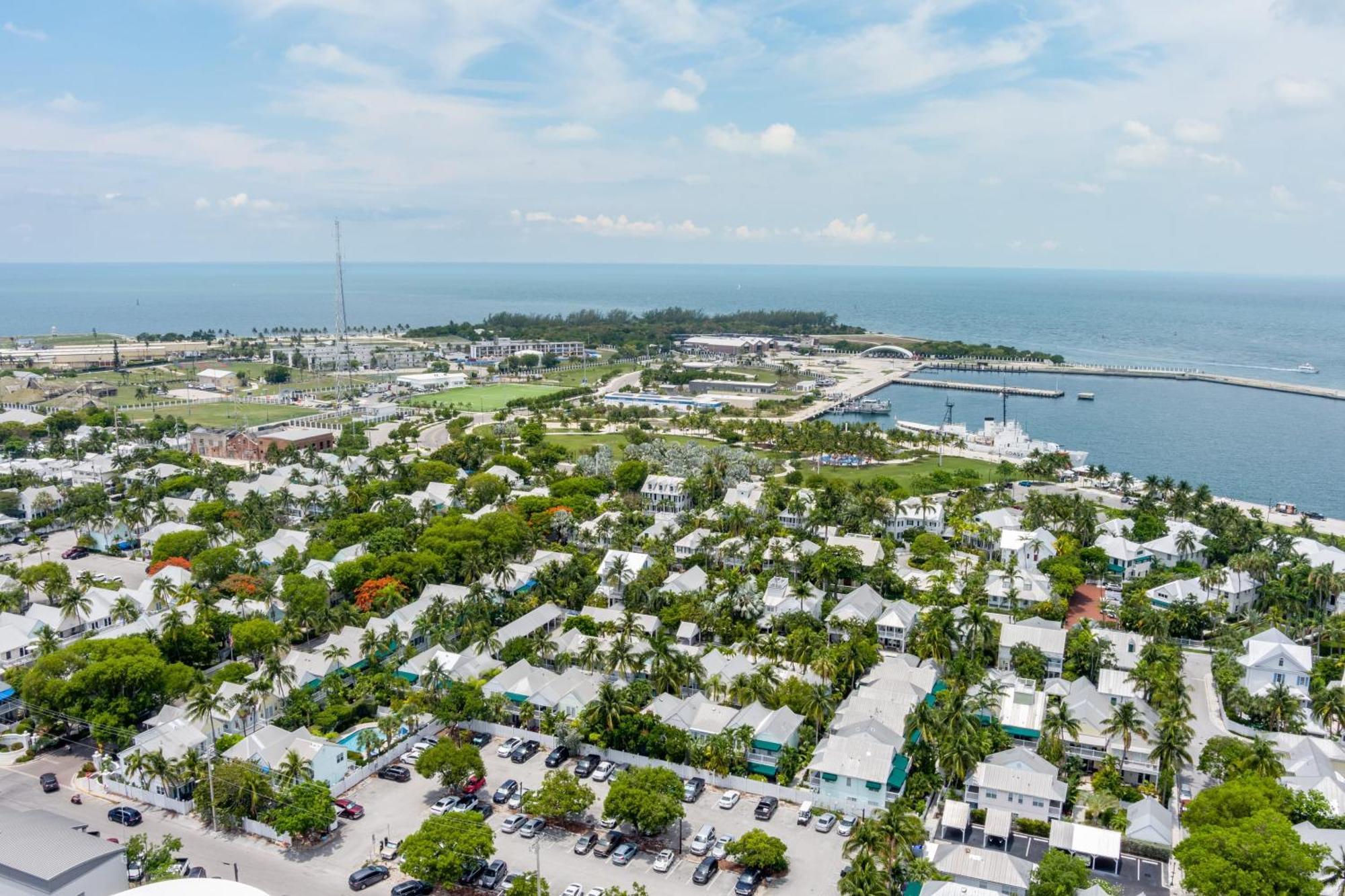 Conch Adventure By Avantstay Great Location W Patio Outdoor Dining And Shared Pool Week Long * Key West