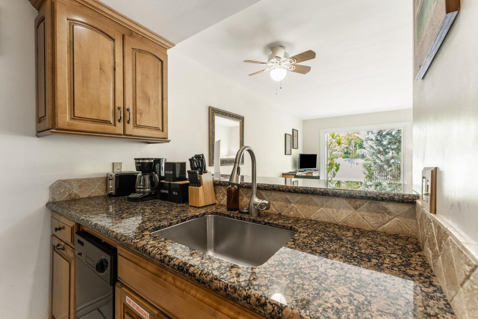 Conch Adventure By Avantstay Great Location W Patio Outdoor Dining And Shared Pool Week Long *