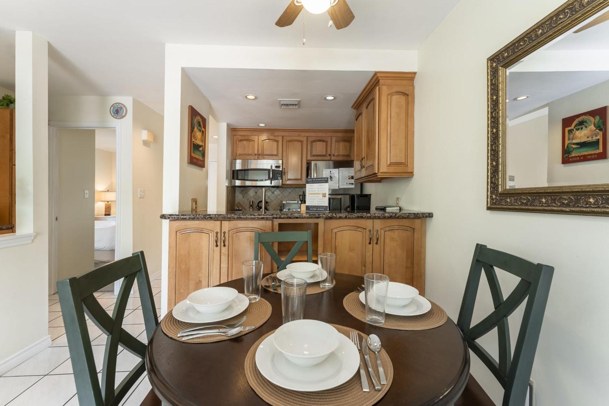 Conch Adventure By Avantstay Great Location W Patio Outdoor Dining And Shared Pool Week Long * Key West