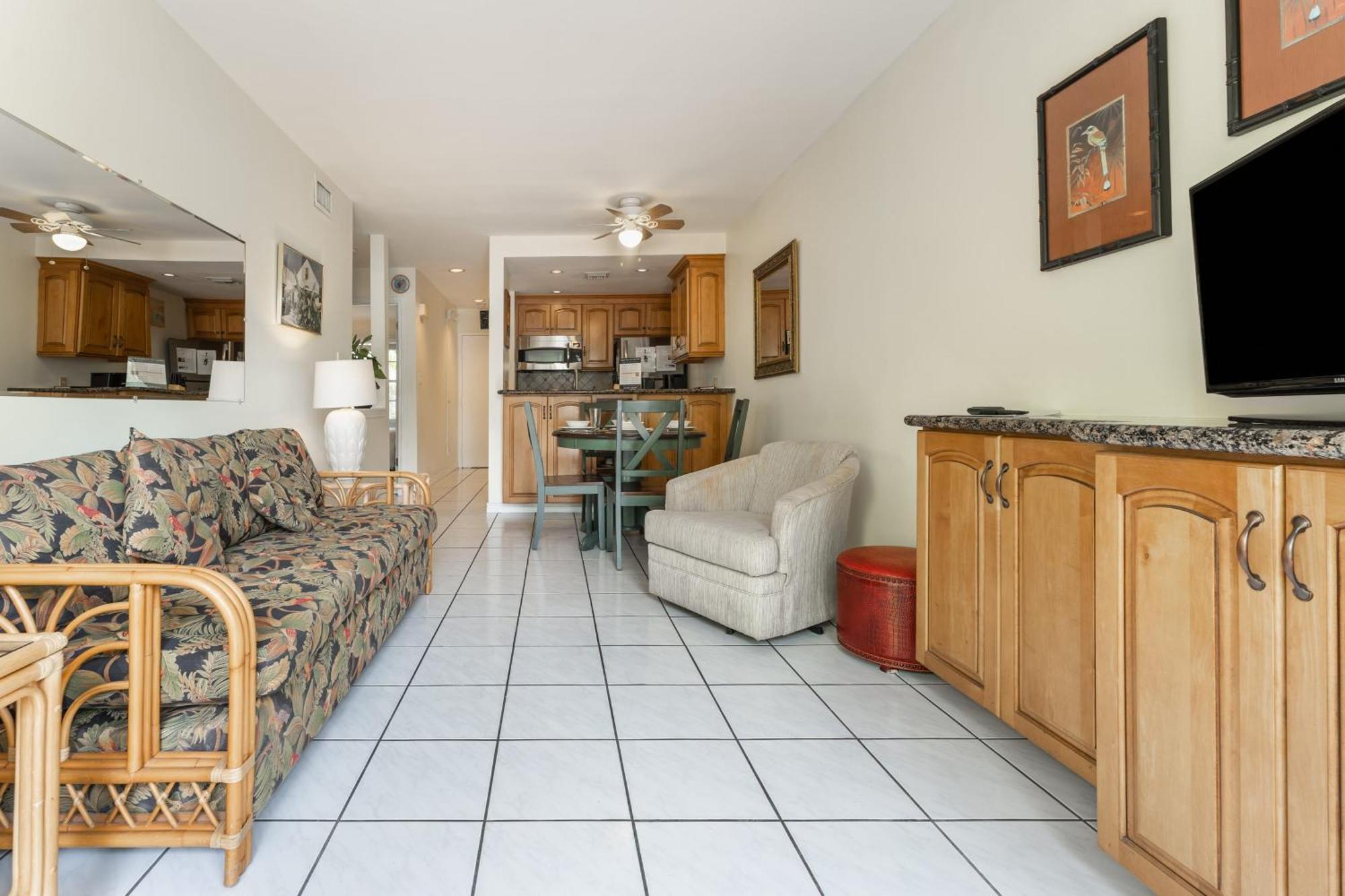 Conch Adventure By Avantstay Great Location W Patio Outdoor Dining And Shared Pool Week Long * Key West