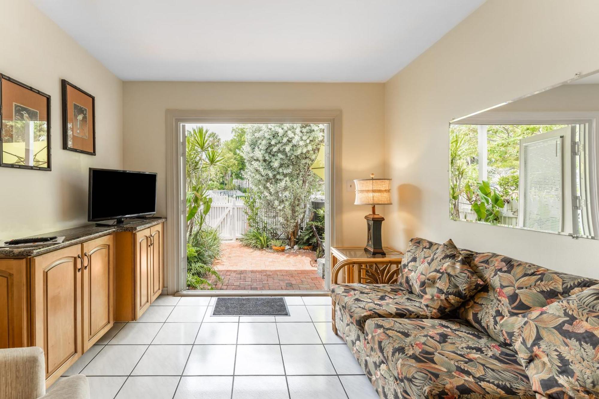 Conch Adventure By Avantstay Great Location W Patio Outdoor Dining And Shared Pool Week Long Holiday home