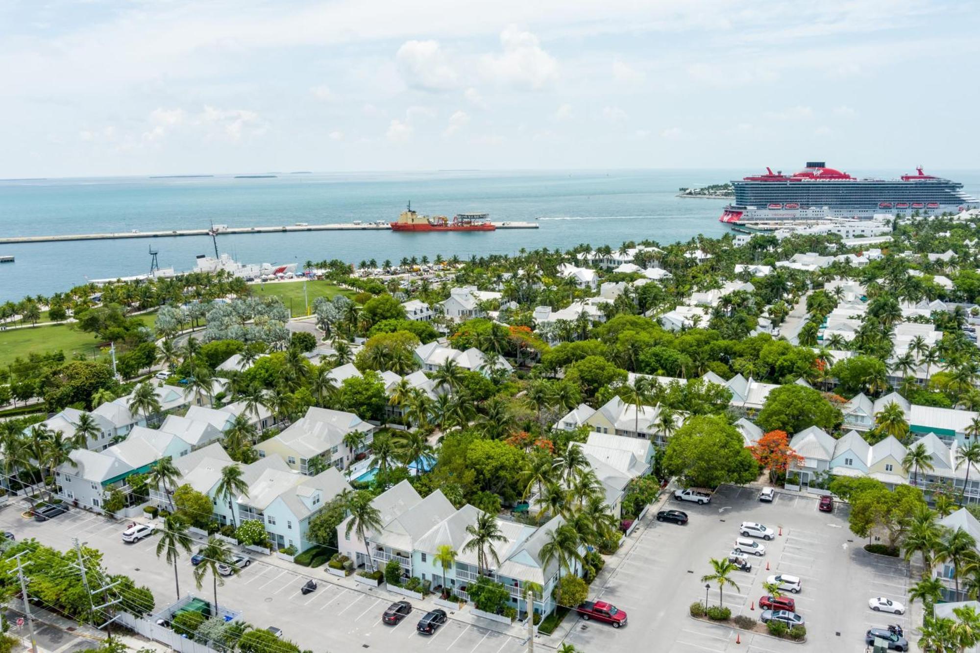 A Place In Paradise By Avantstay Walkable W Shared Pool Week Long Only Key West