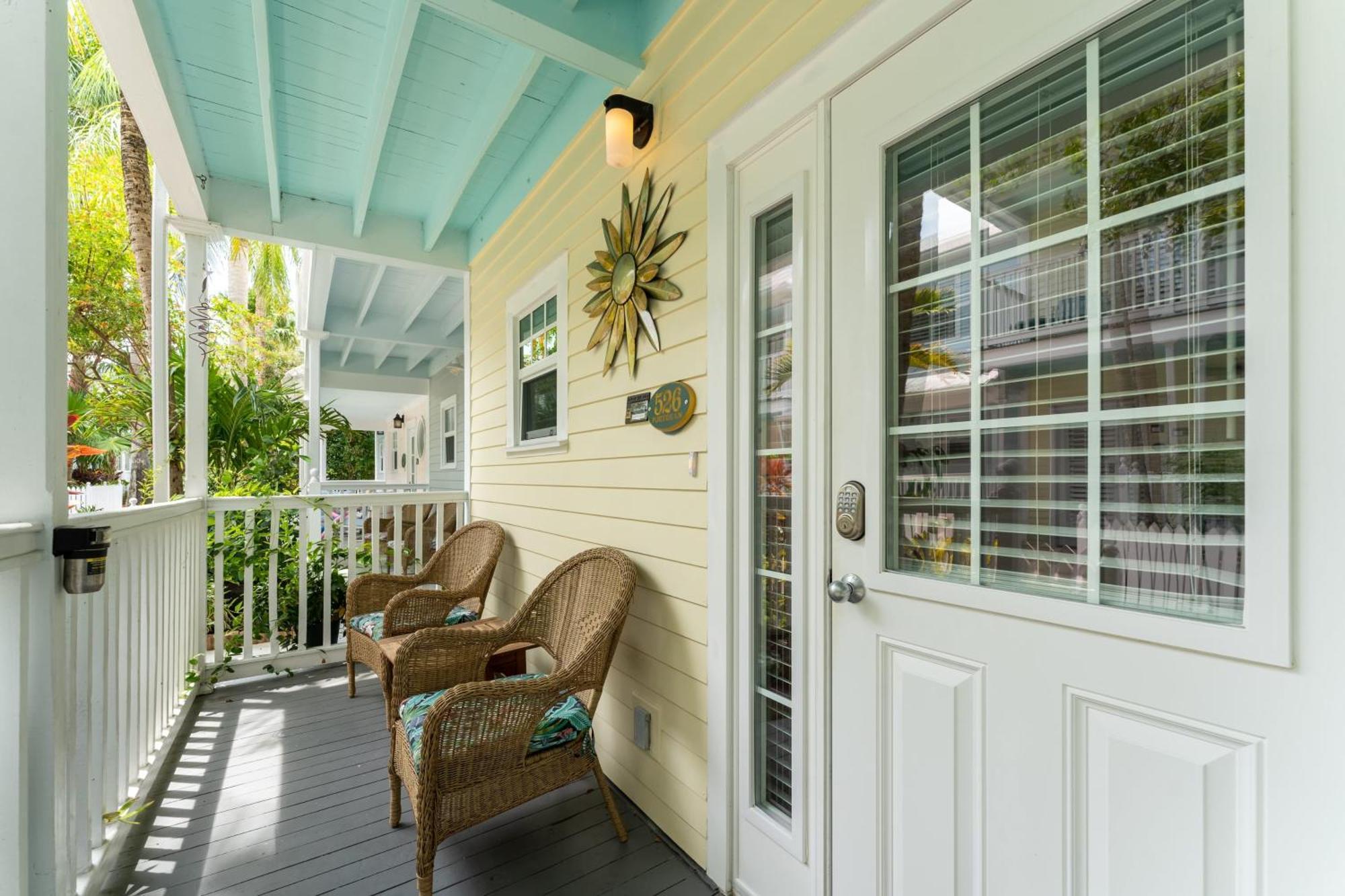 A Place In Paradise By Avantstay Walkable W Shared Pool Week Long Only Holiday home Key West