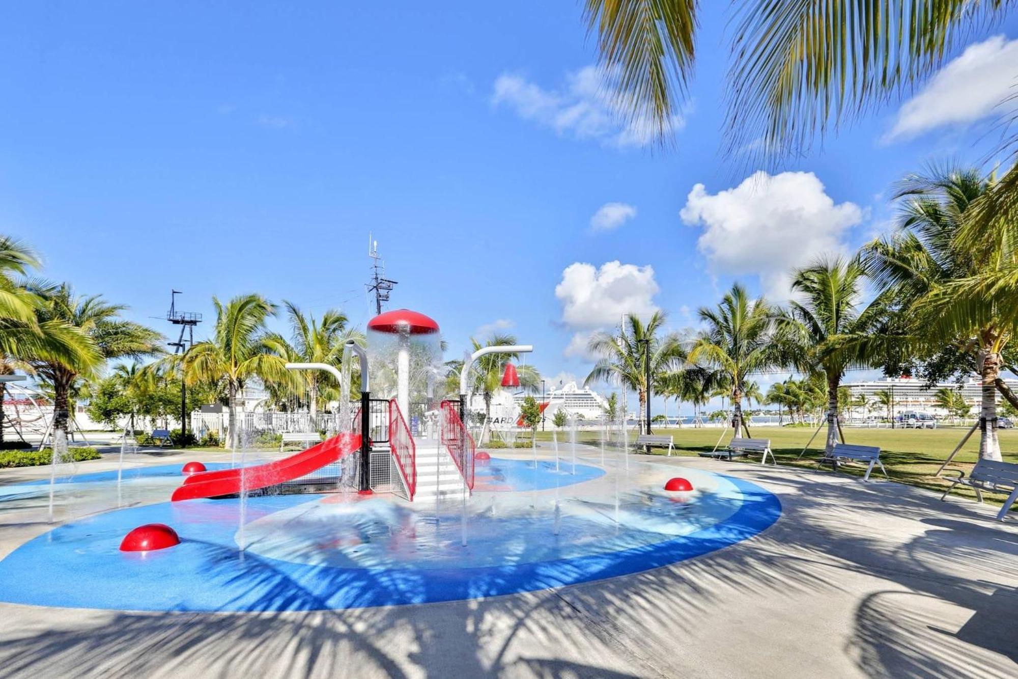 Charming: Poolside Retreat Near Zachary Taylor *