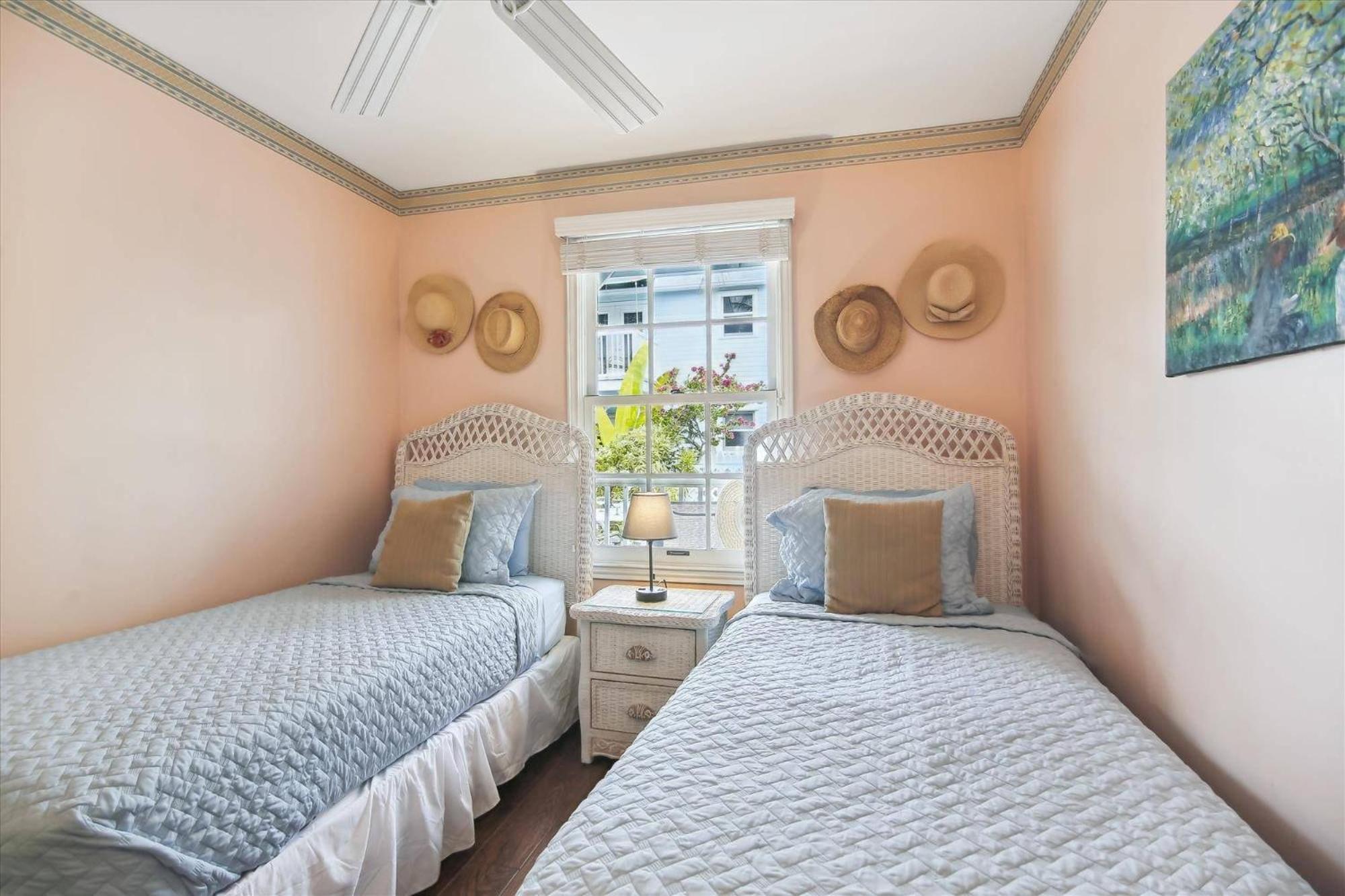 Charming: Poolside Retreat Near Zachary Taylor * Key West