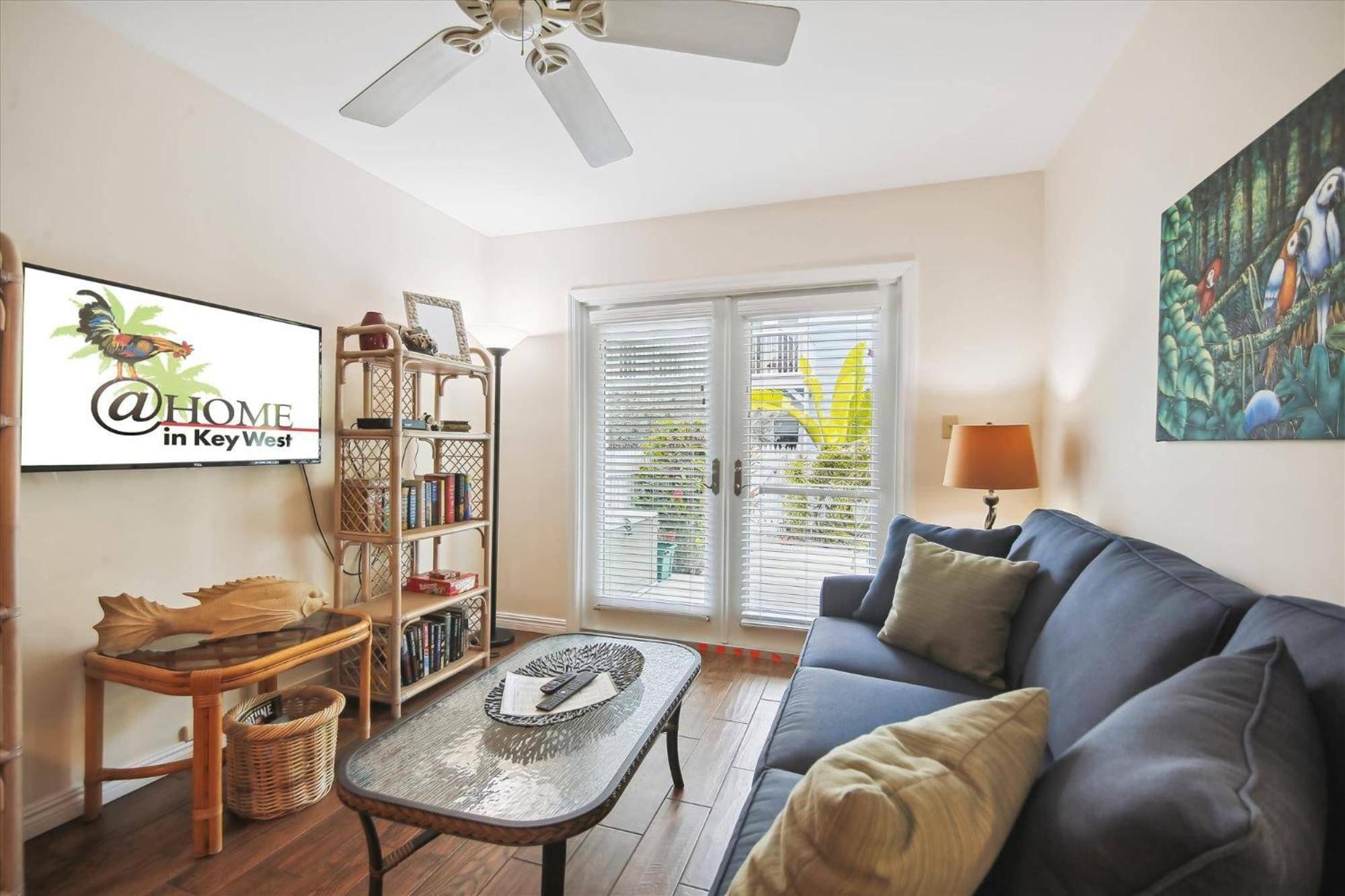 Charming: Poolside Retreat Near Zachary Taylor Key West