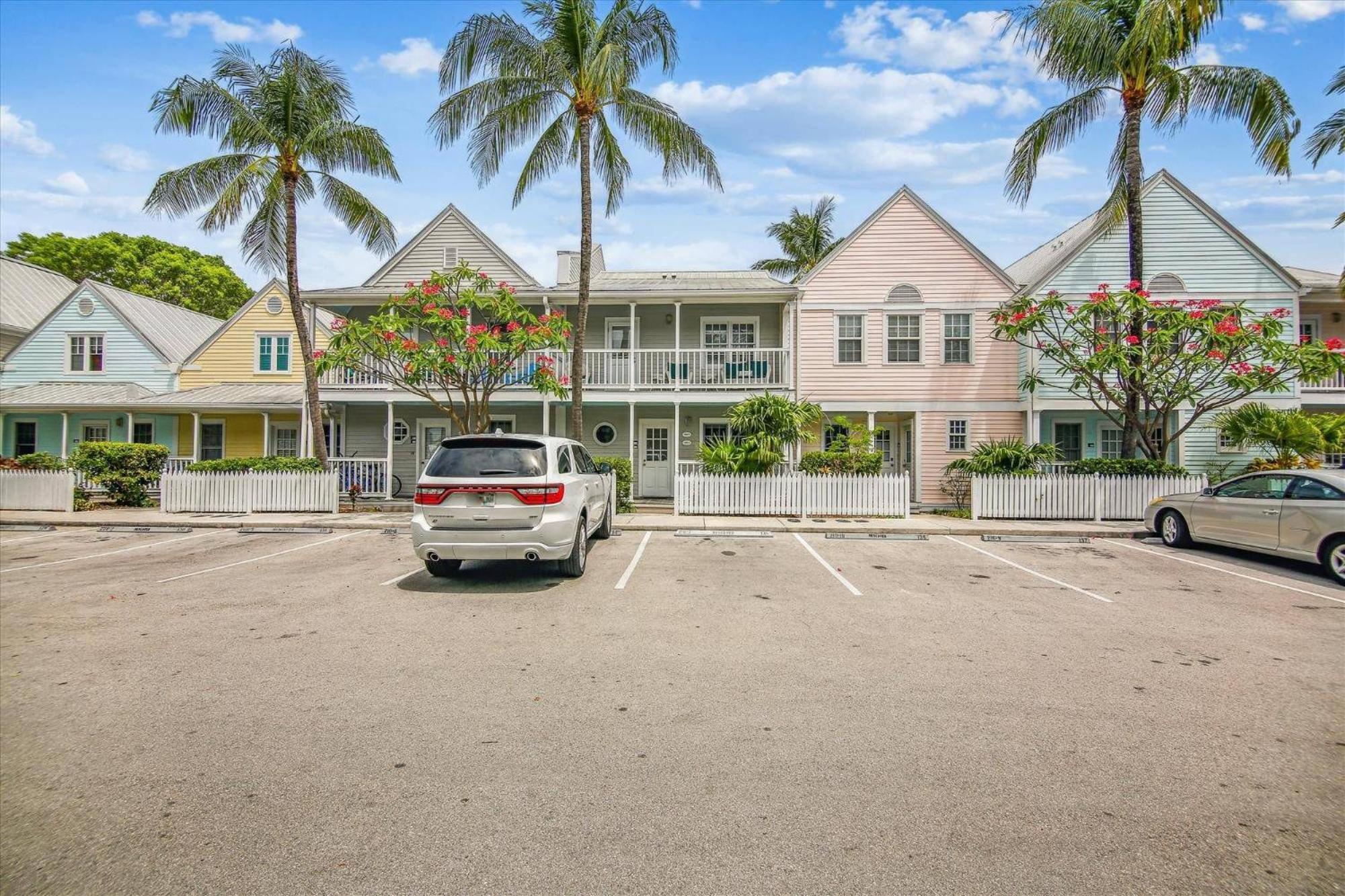 Charming: Poolside Retreat Near Zachary Taylor Holiday home Key West
