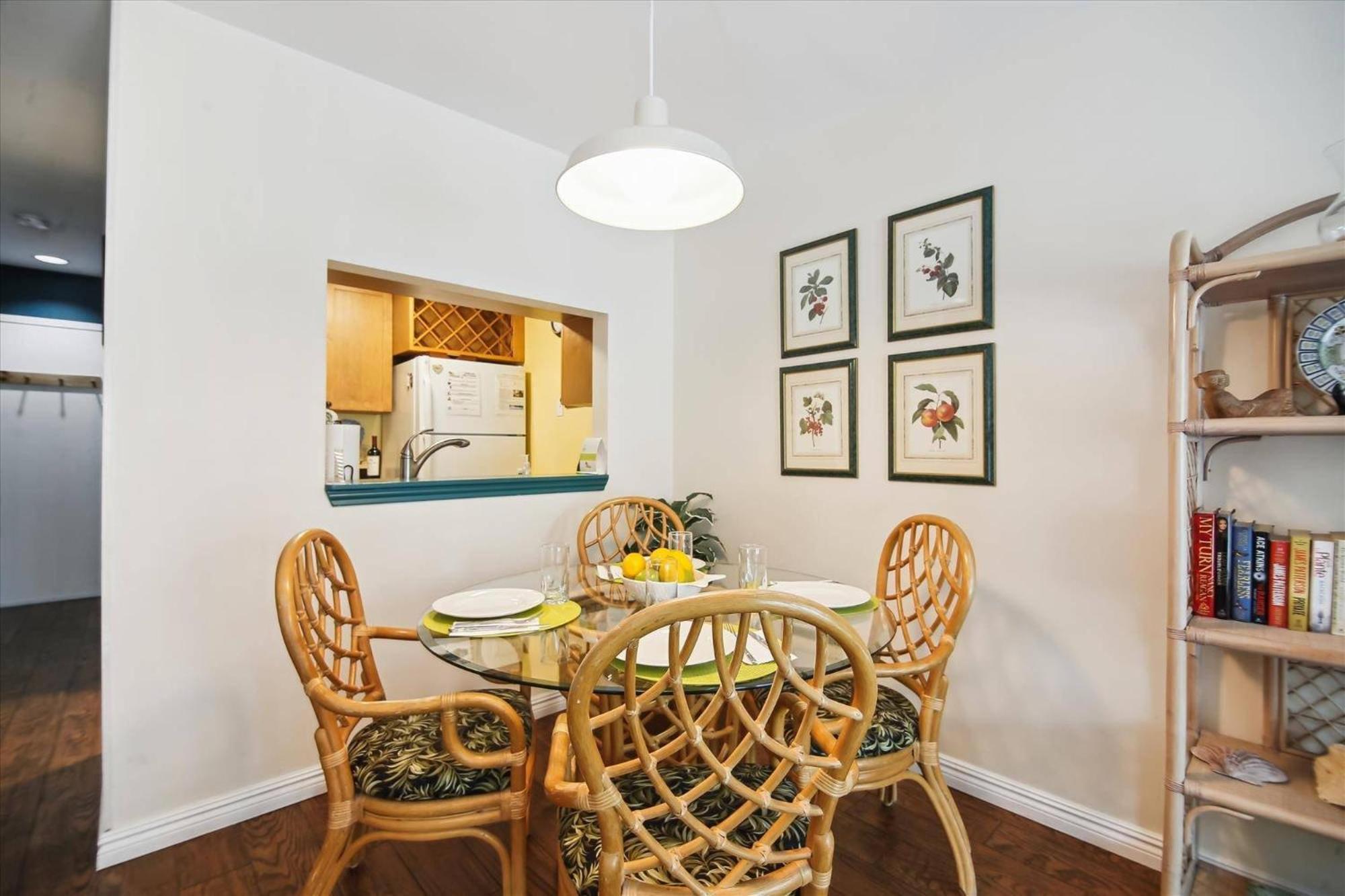 Charming: Poolside Retreat Near Zachary Taylor Holiday home *